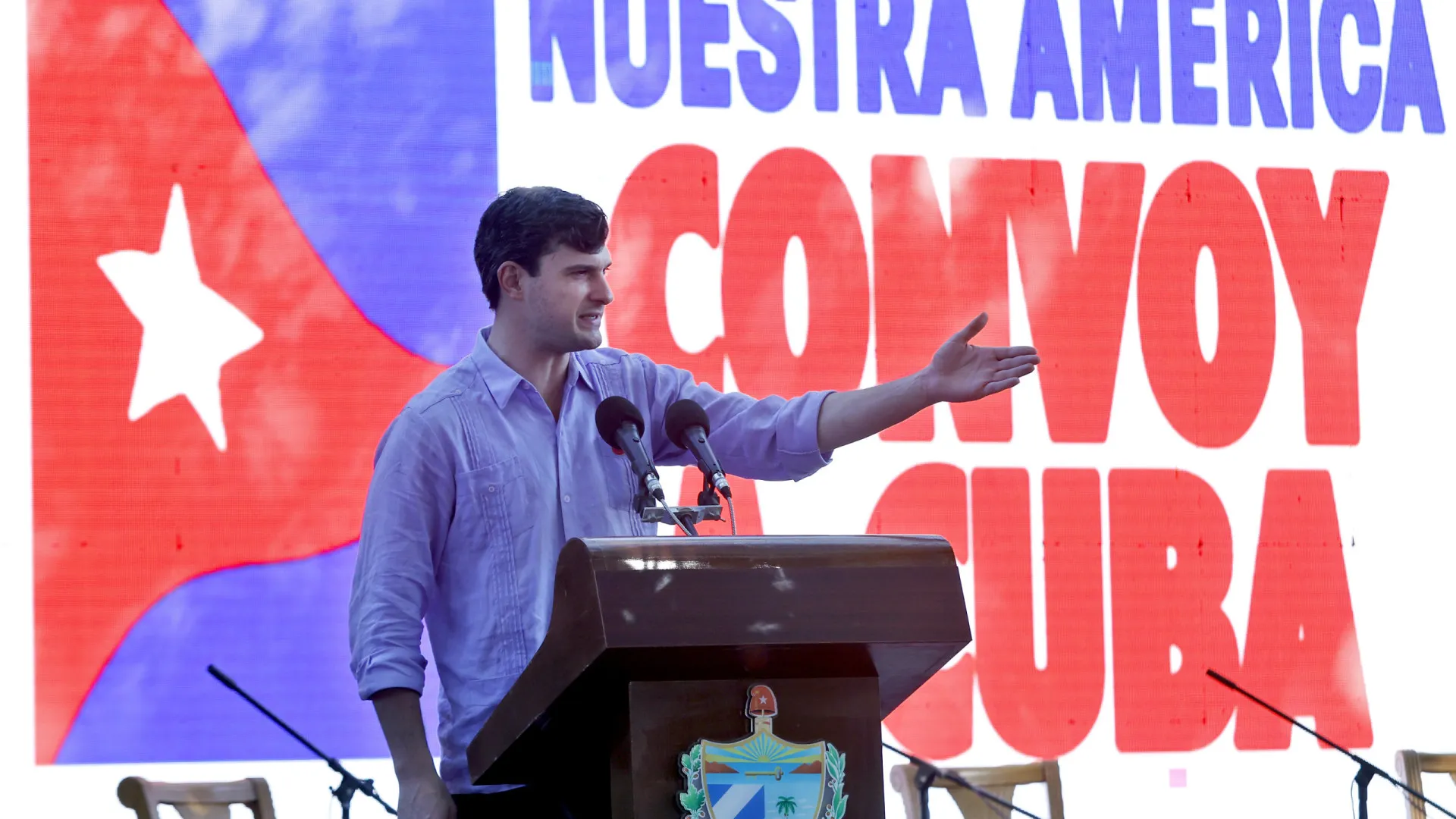 Chegou a Havana o primeiro navio com 30 toneladas de ajuda humanitária