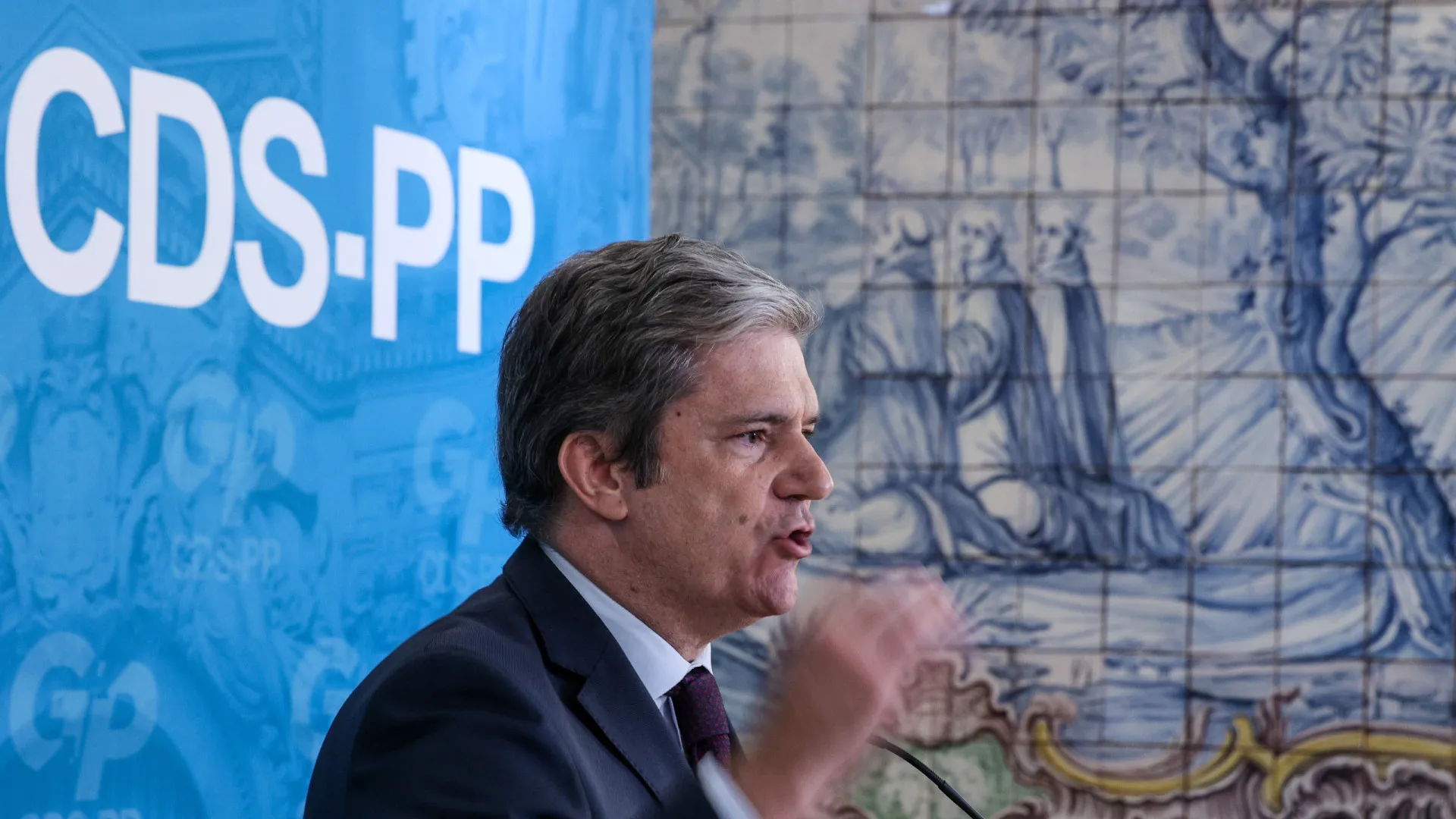 CDS-PP "sempre esteve mais à direita do PSD e é assim que quer continuar"