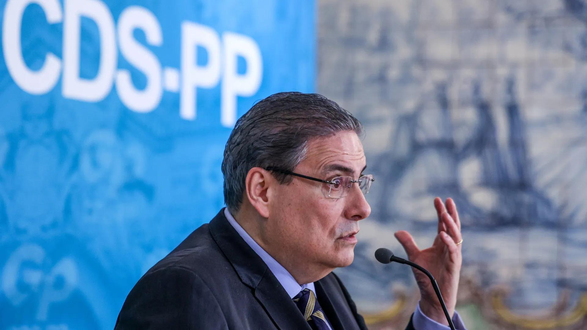 Ministro acusa PS de querer "manter omnipresença nos órgãos do Estado"