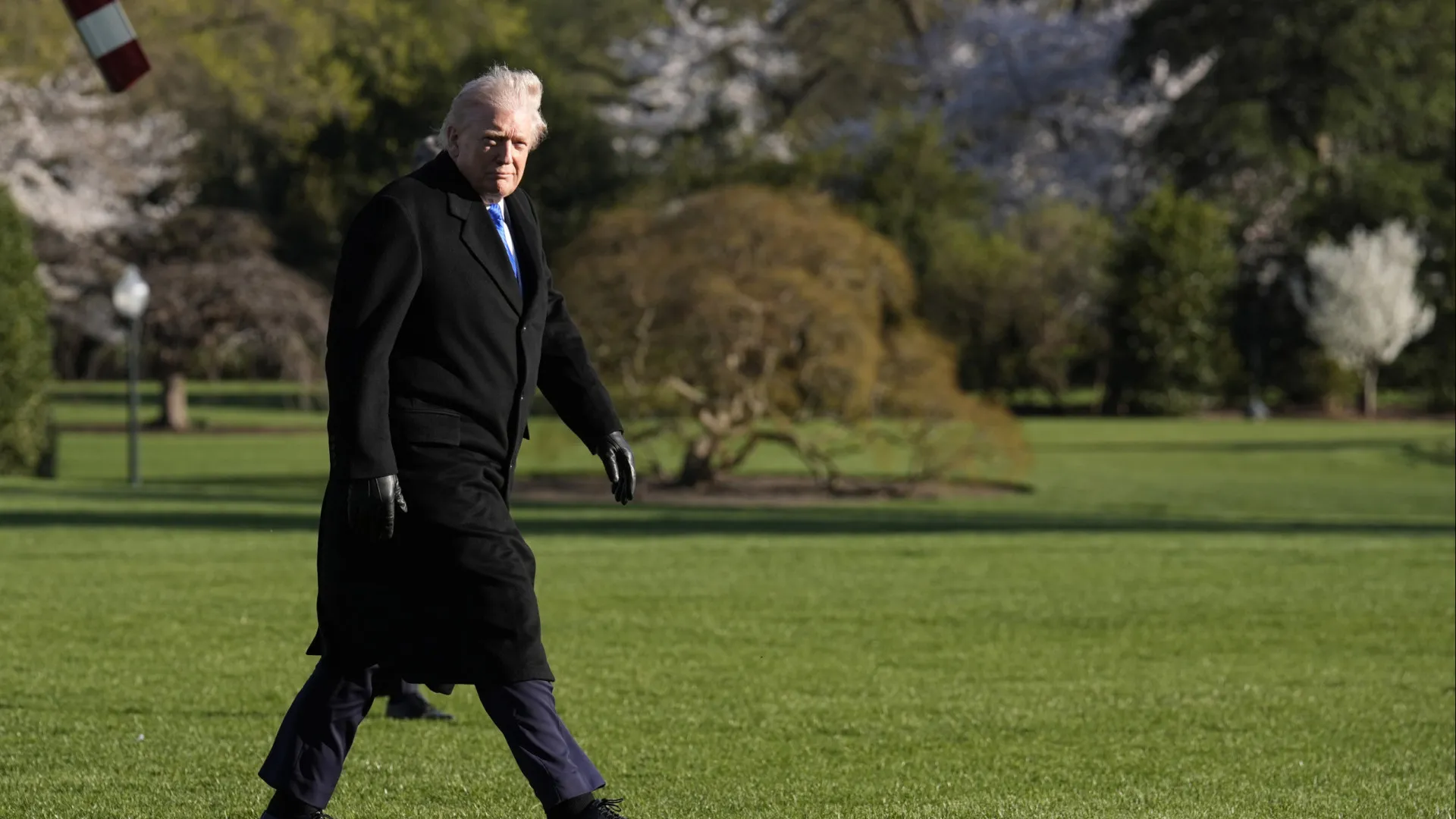 Irão? "Eles estão a negociar, mas têm medo de o dizer", garante Trump