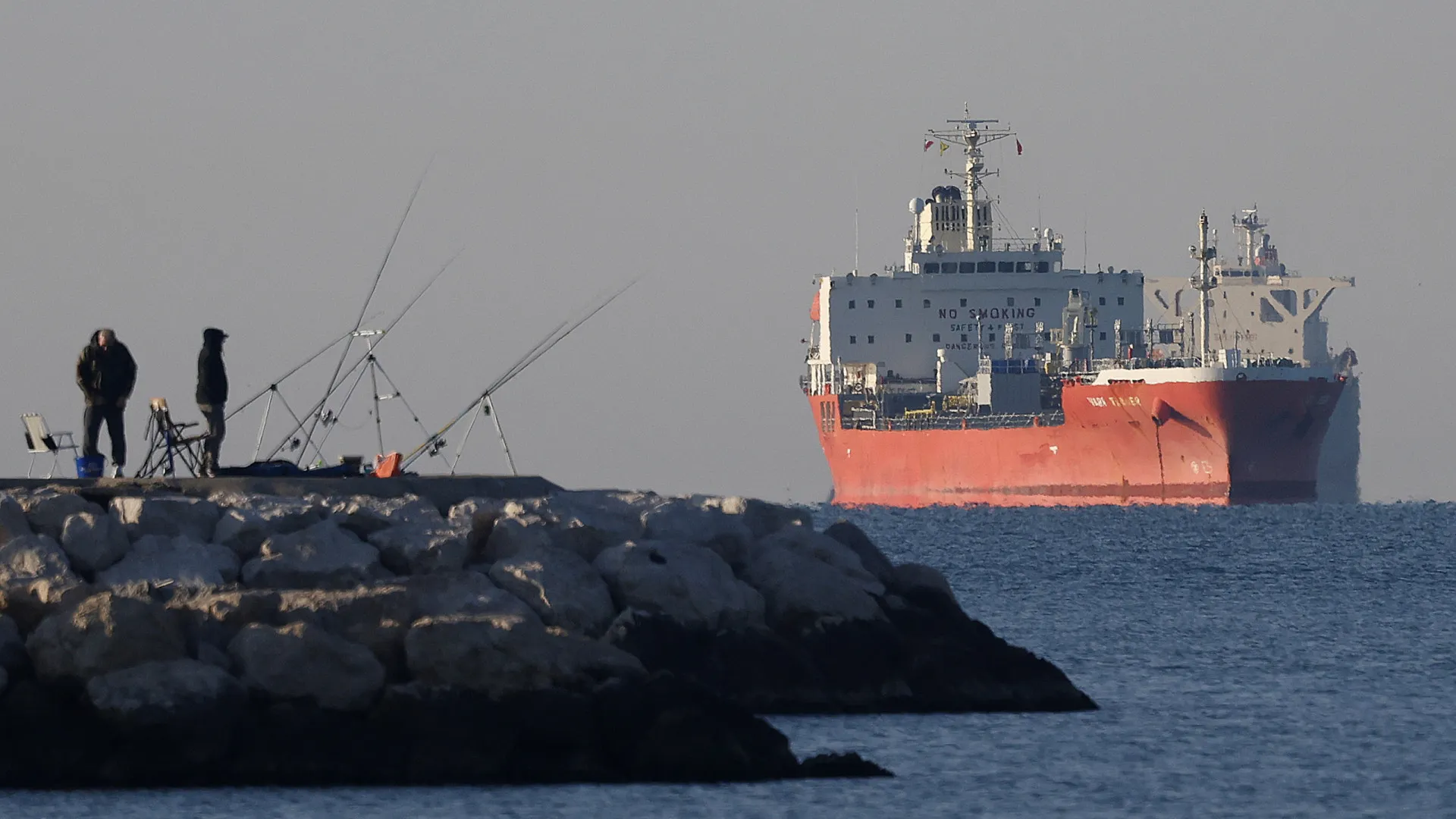 
                    Vem aí alívio? Petróleo afunda mais de 15% após cessar-fogo no Irão
                
