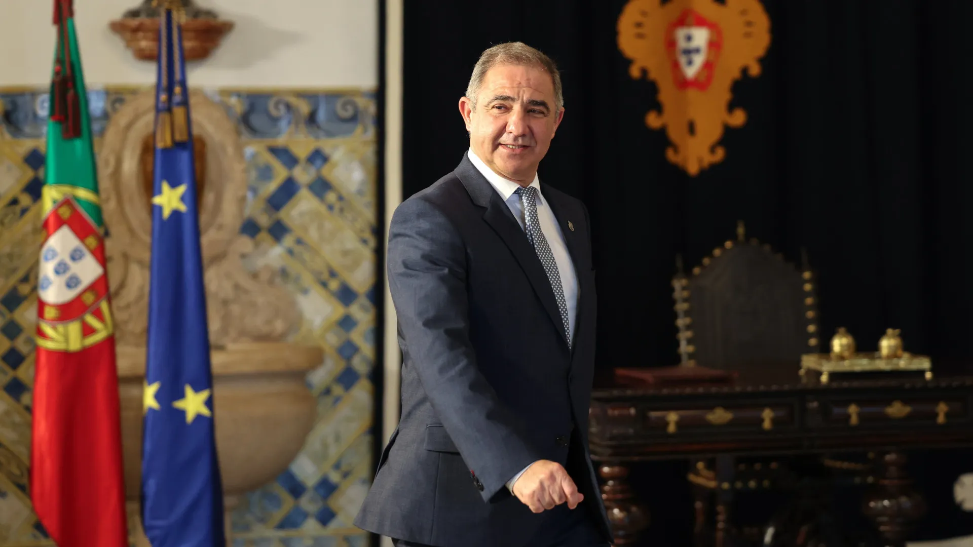 
                    José Manuel Bolieiro afasta cenário de resgate nos Açores
                