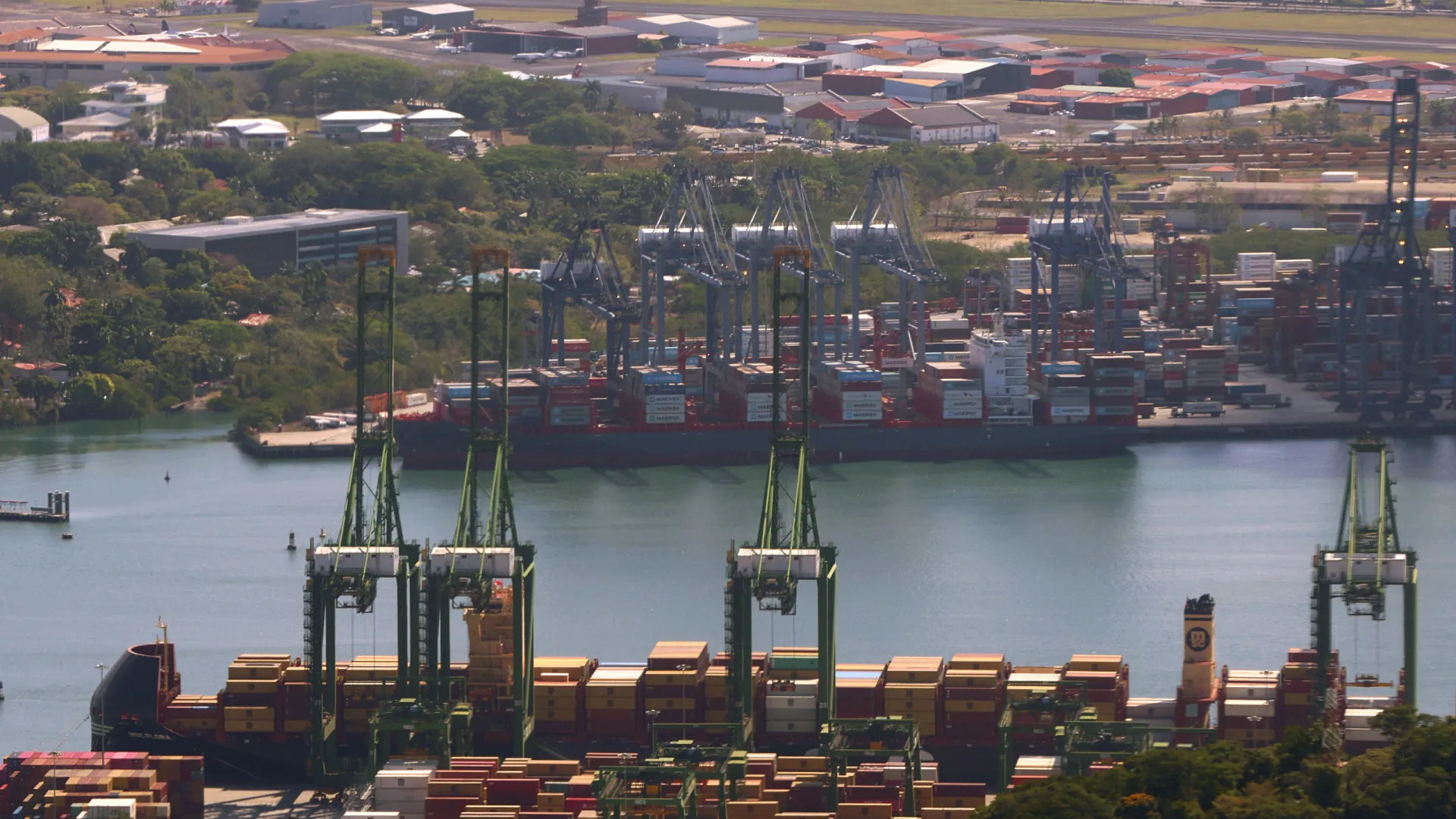 Crise no Médio Oriente aumenta em 10% tráfego no Canal do Panamá