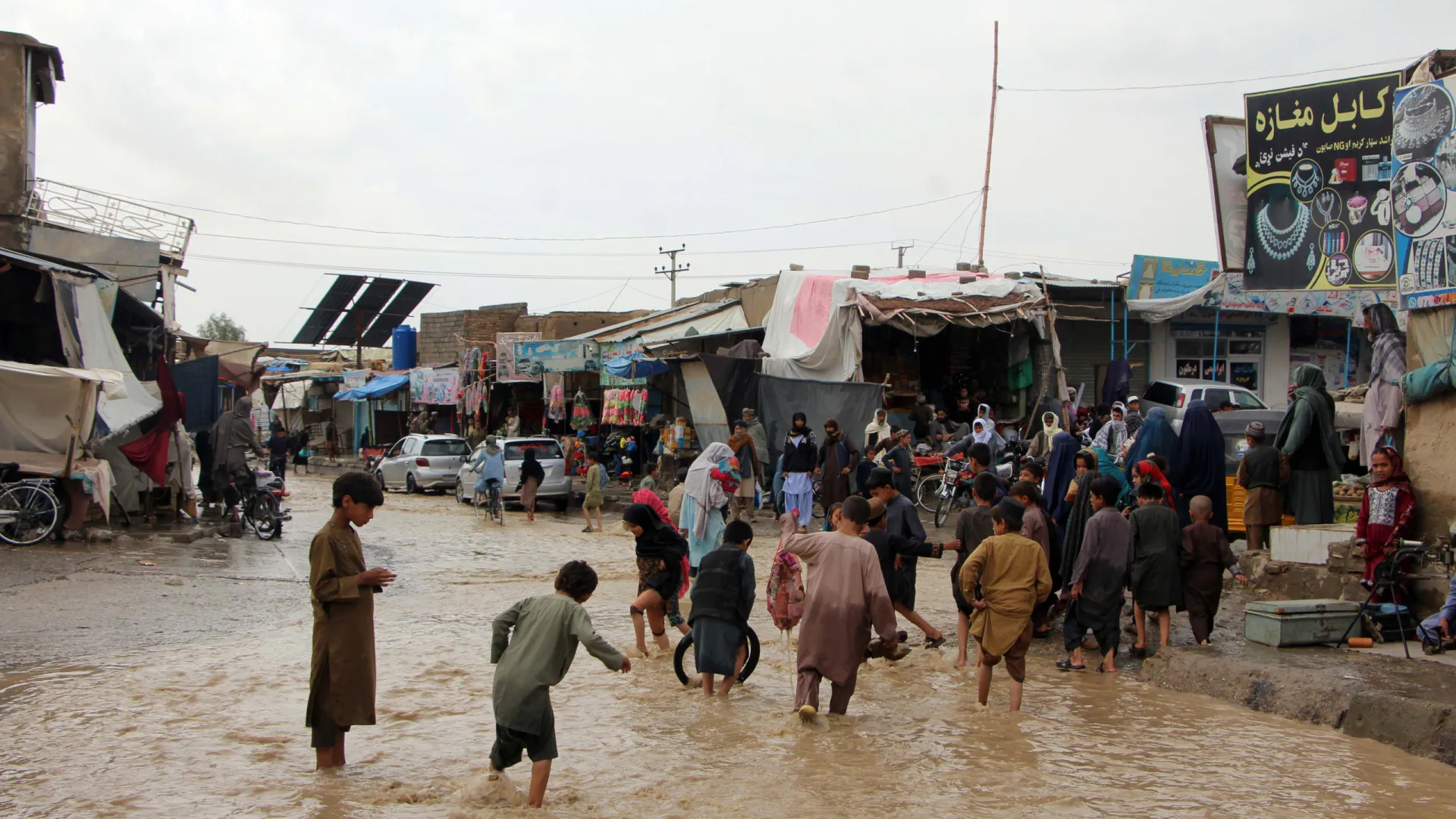 
                    Condições meteorológicas extremas no Afeganistão fazem 17 mortos
                