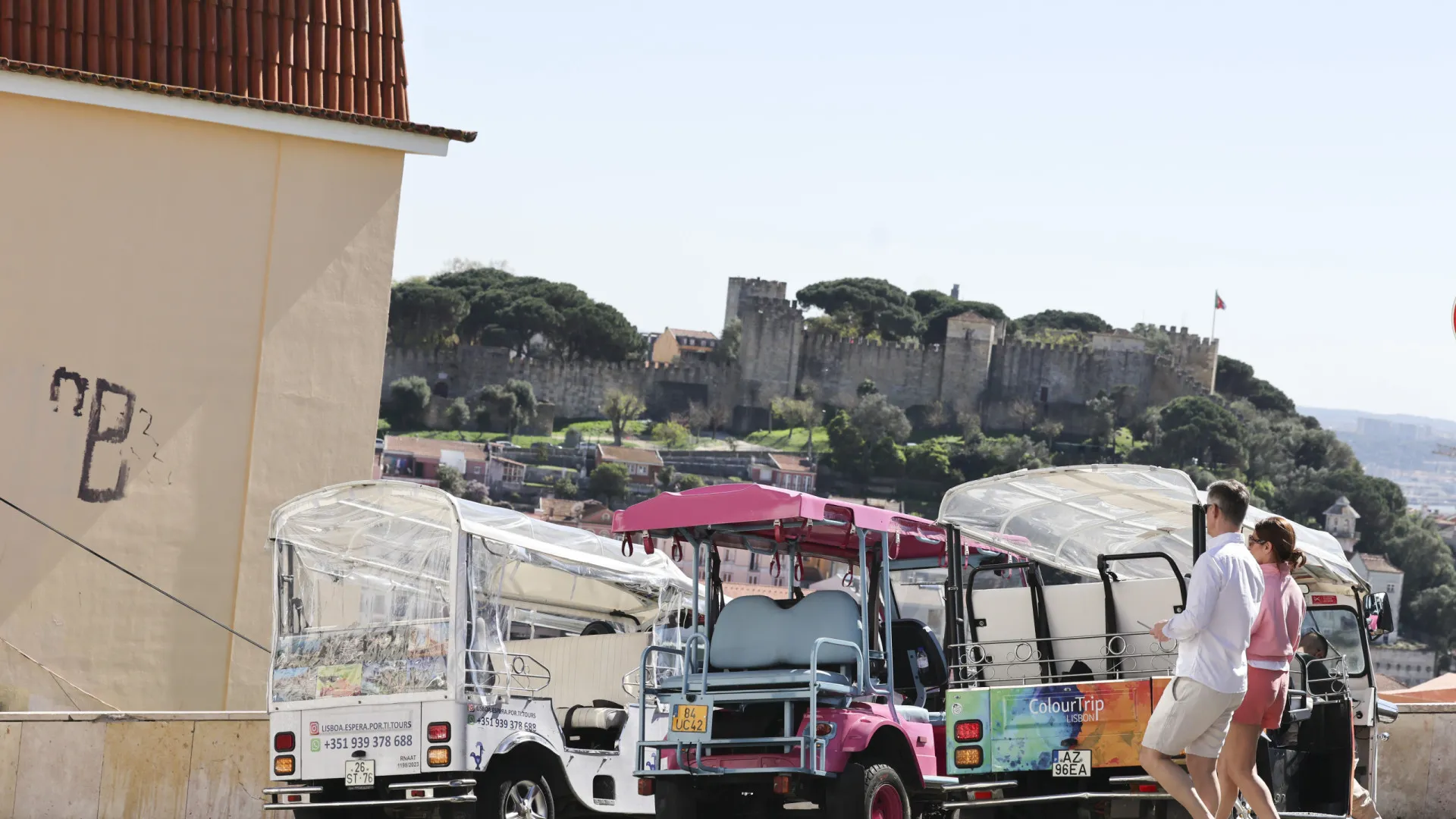 
                    Associações de 'tuk-tuk' defendem regulação para acabar com 