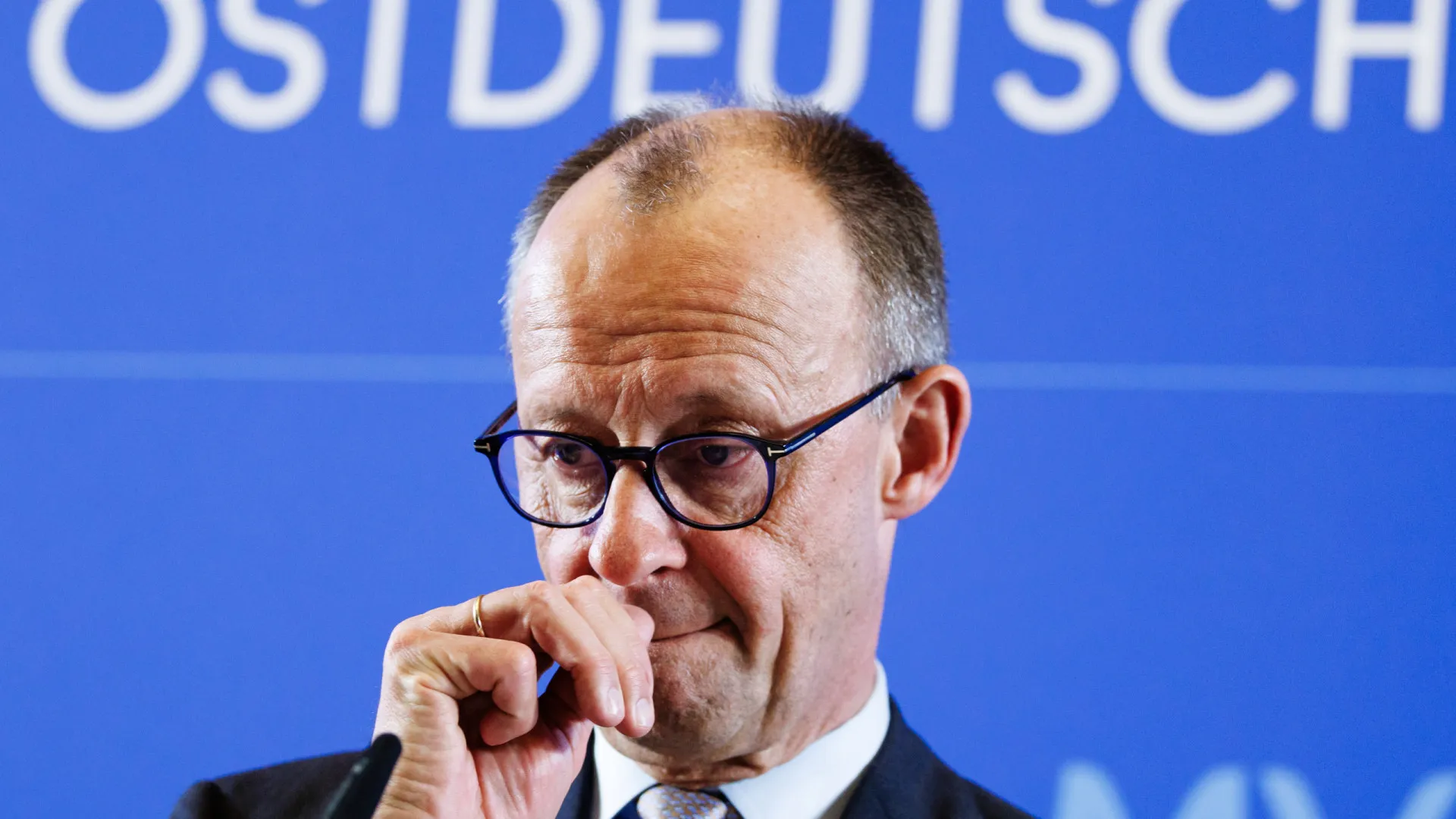 
                    Merz admite manter centrais a carvão por mais tempo face crise energética
                