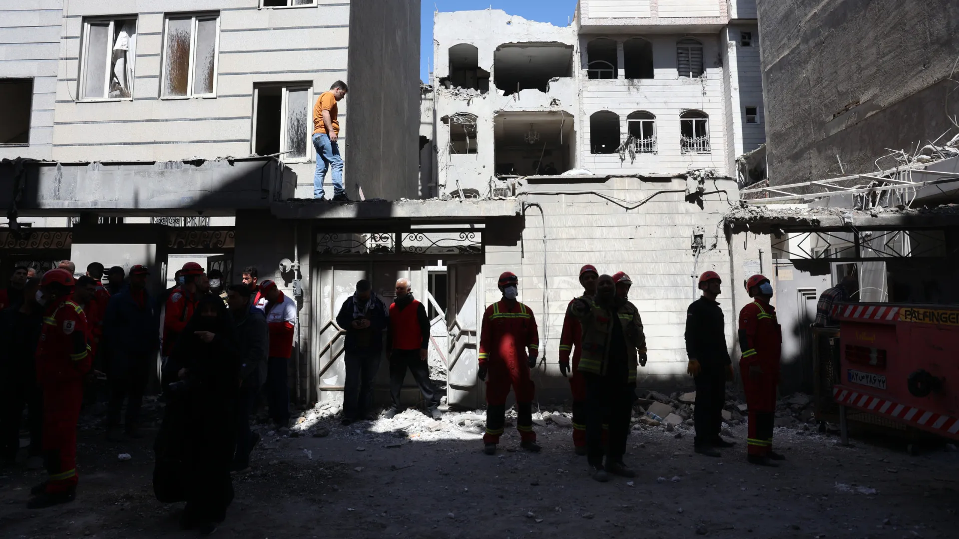 
                    Israel lança novos ataques e imprensa iraniana noticia cinco  mortos
                