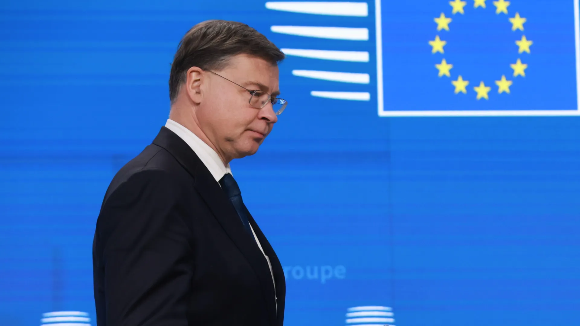 
                    Bruxelas propõe taxar menos a luz do que os combustíveis fósseis
                