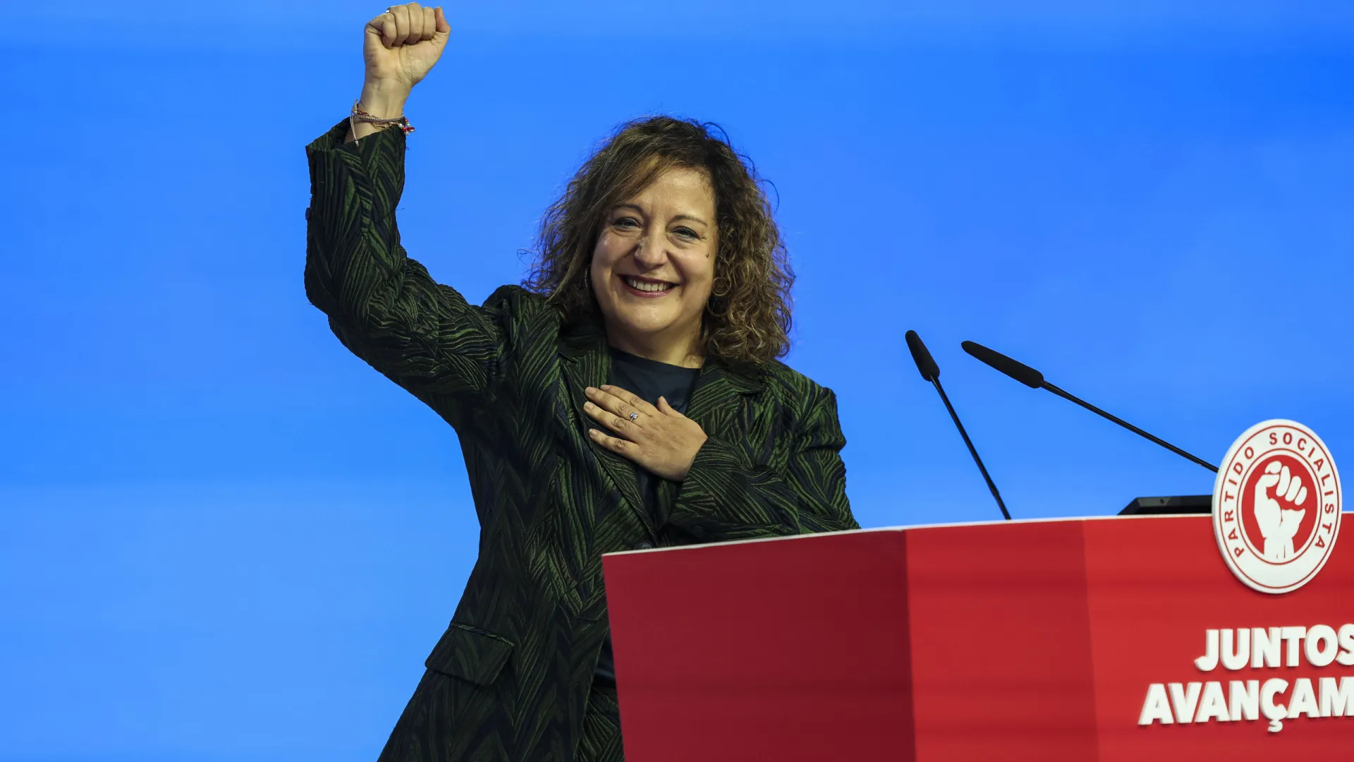 "Aqueles que copiam a extrema-direita acabam por ser devorados por ela"