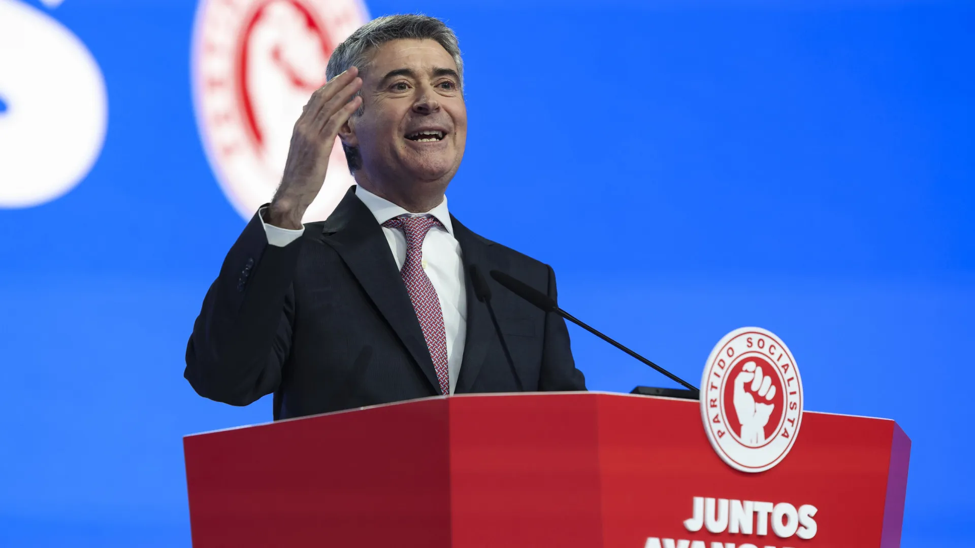 
                    Carneiro apresenta 4 propostas para responder ao aumento do custo de vida
                