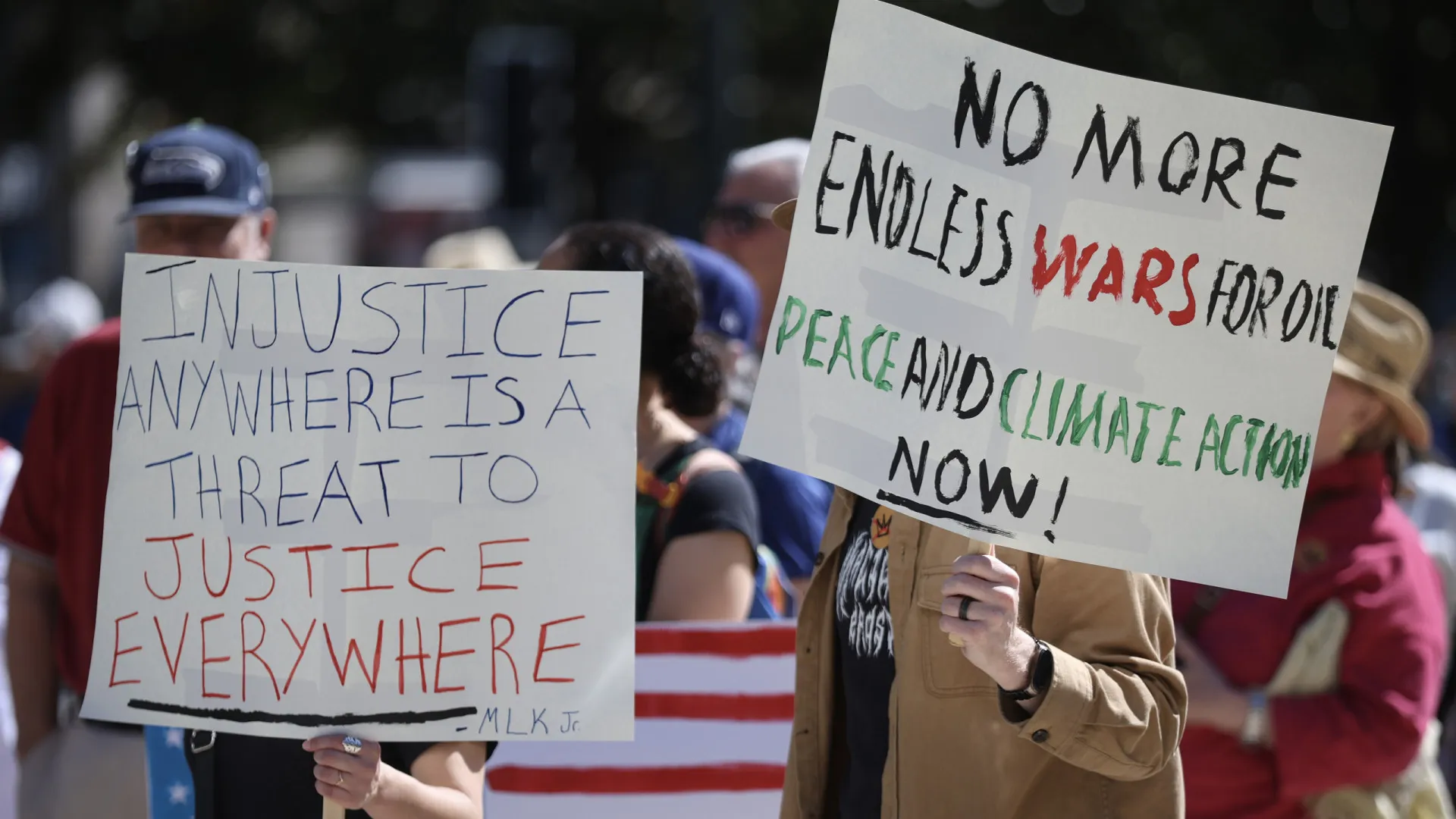 
                    Americanos residentes no Porto manifestaram-se contra políticas de Trump
                