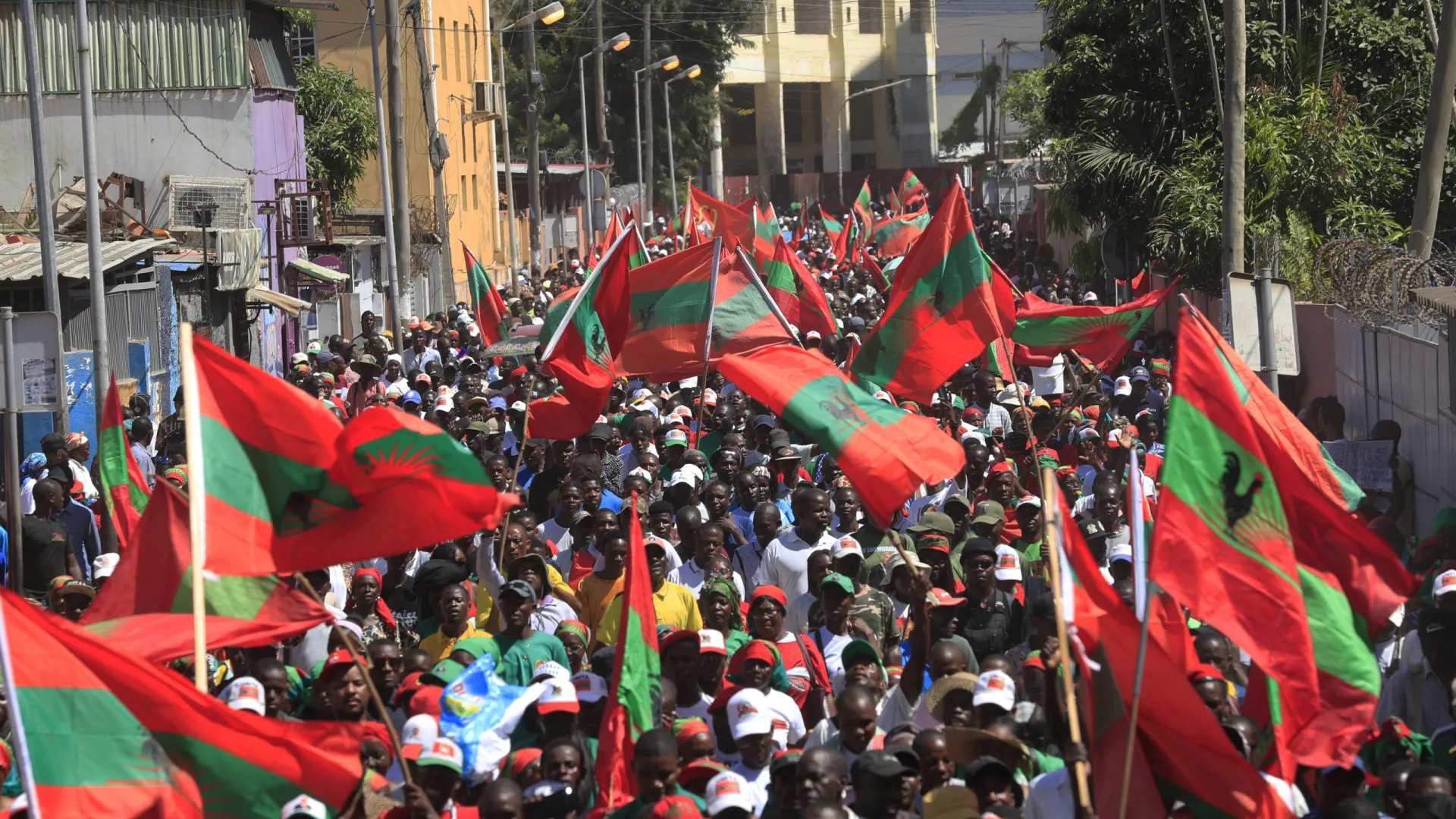 
                    UNITA mobiliza centenas em Luanda para 