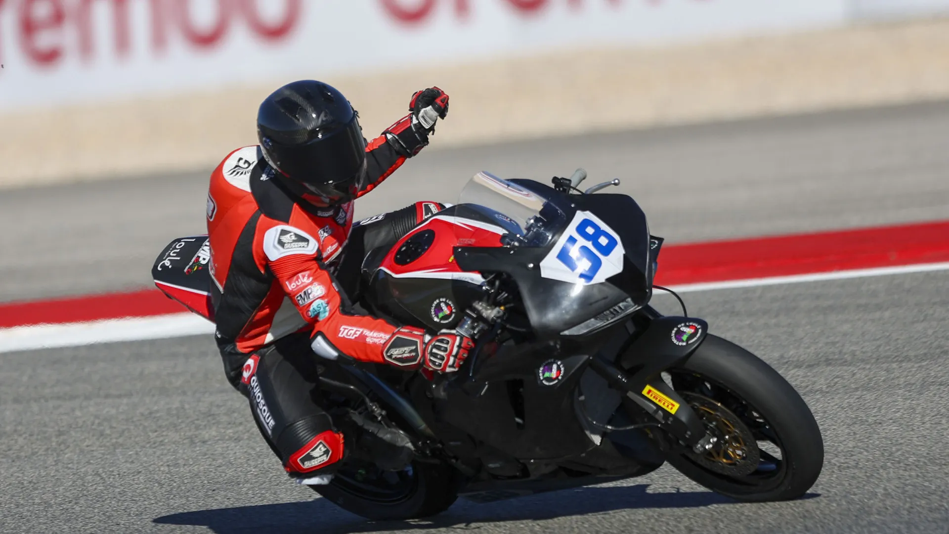 
                    Jovem piloto Martim Jesus quer 