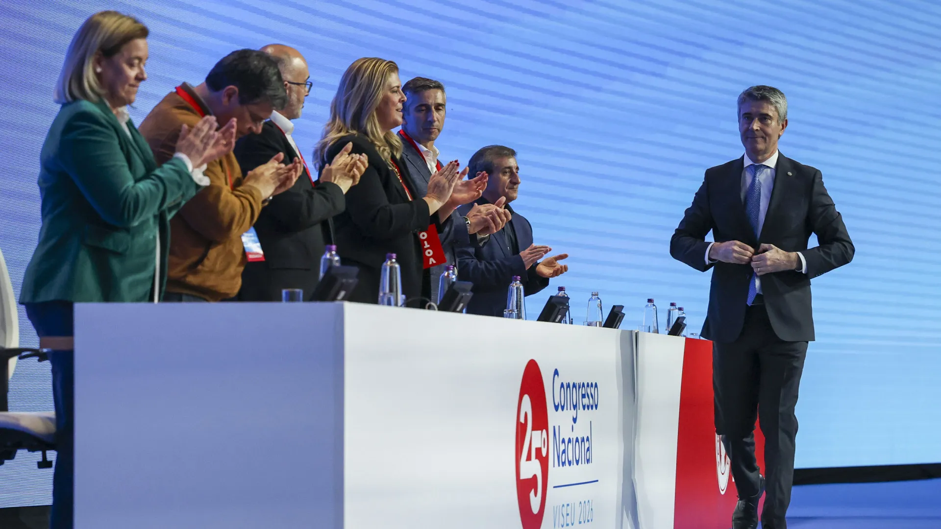 
                    Carneiro propõe Simplex para empresas e plano para habitação a 10 anos
                