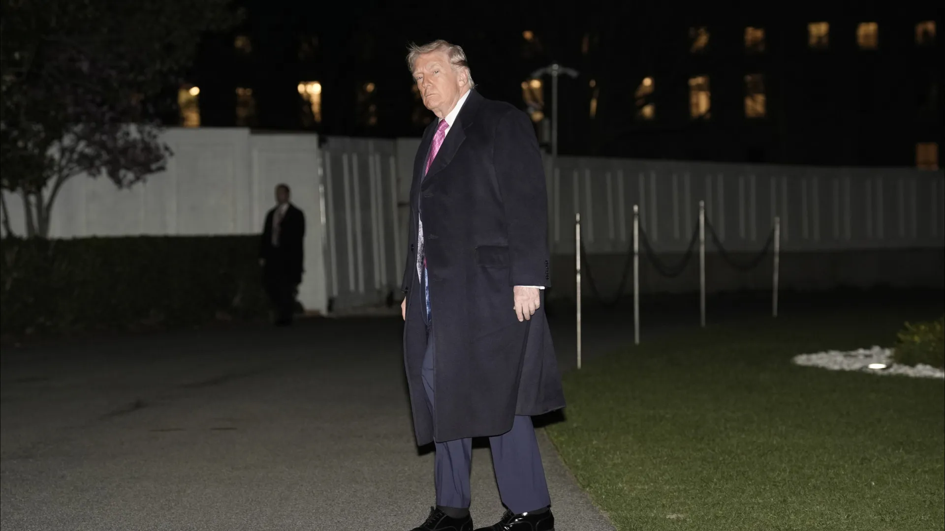 
                    Trump expressa otimismo sobre acordo de paz com nova liderança do Irão
                