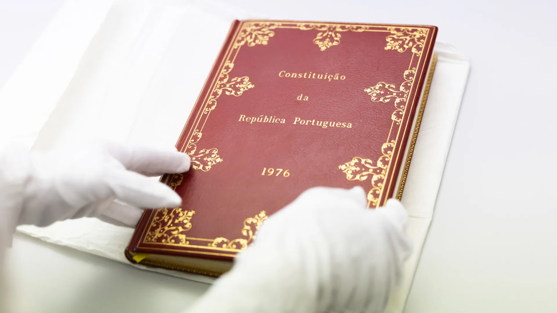 "Carta magna"? Constituintes recordam "aventura" e o leitão após cerco