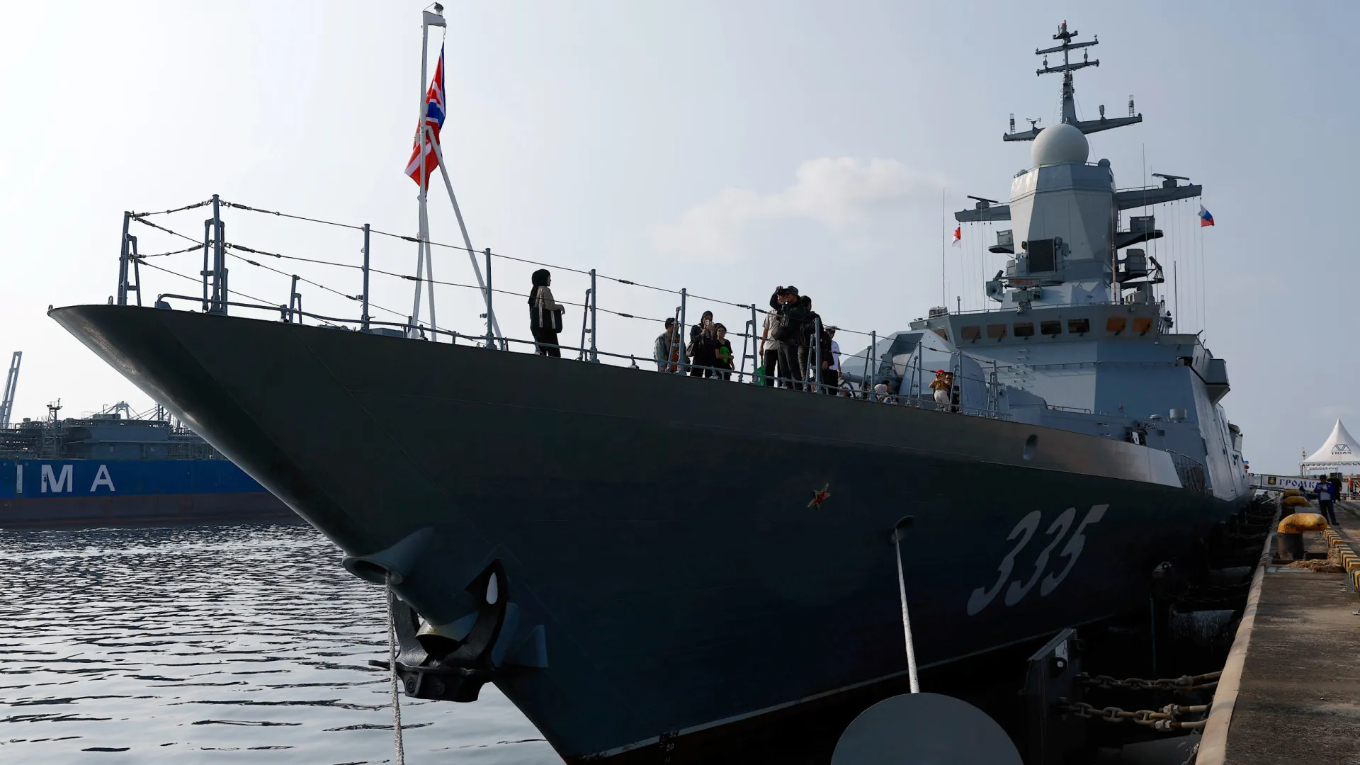 Navios de guerra russos na Indonésia para exercícios conjuntos