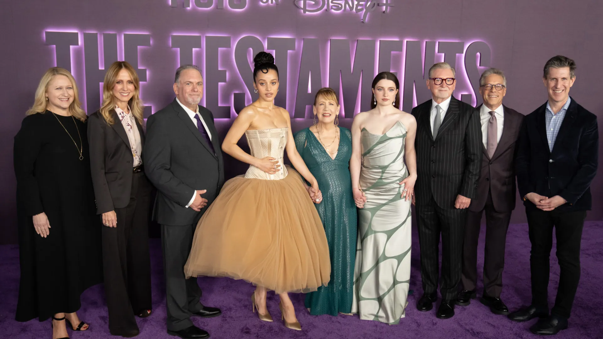 "O patriarcado cometeu muitos erros", diz produtor de "Os Testamentos"