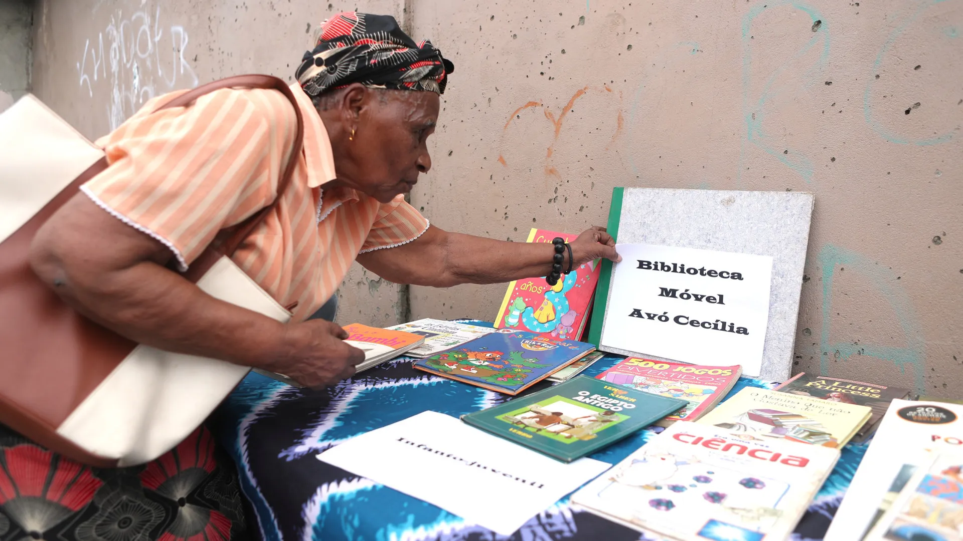 
                    Biblioteca móvel da 