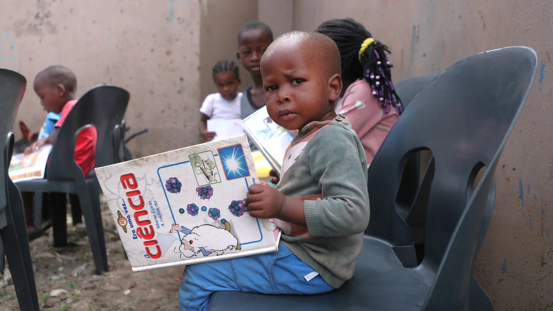 
                    Projeto em Moçambique quer expandir livros infantis em línguas nacionais
                