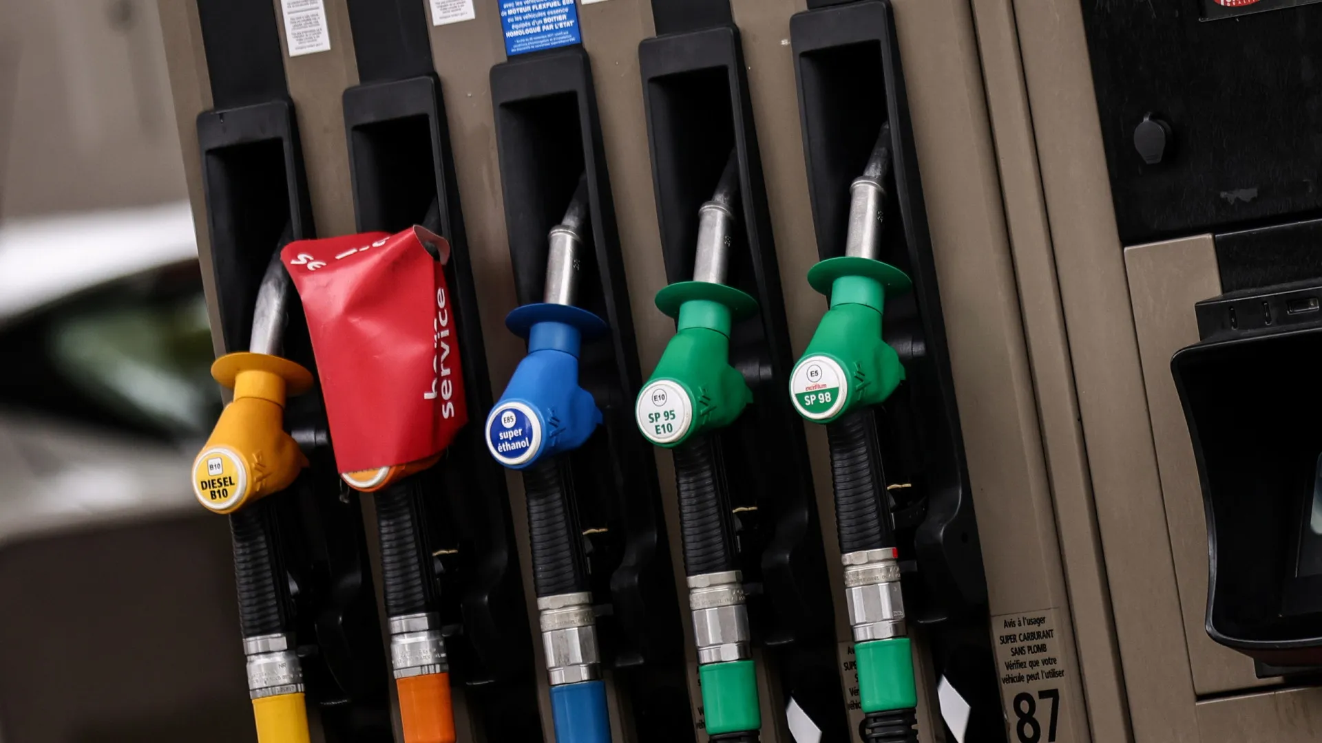 
                    Preço do petróleo sobe e ações asiáticas caem após nova ameaça de Trump
                