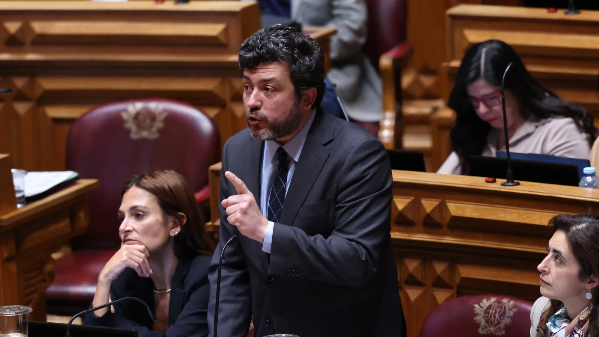 
                    Nacionalidade: PS acusa Direita de não resolverem inconstitucionalidades
                