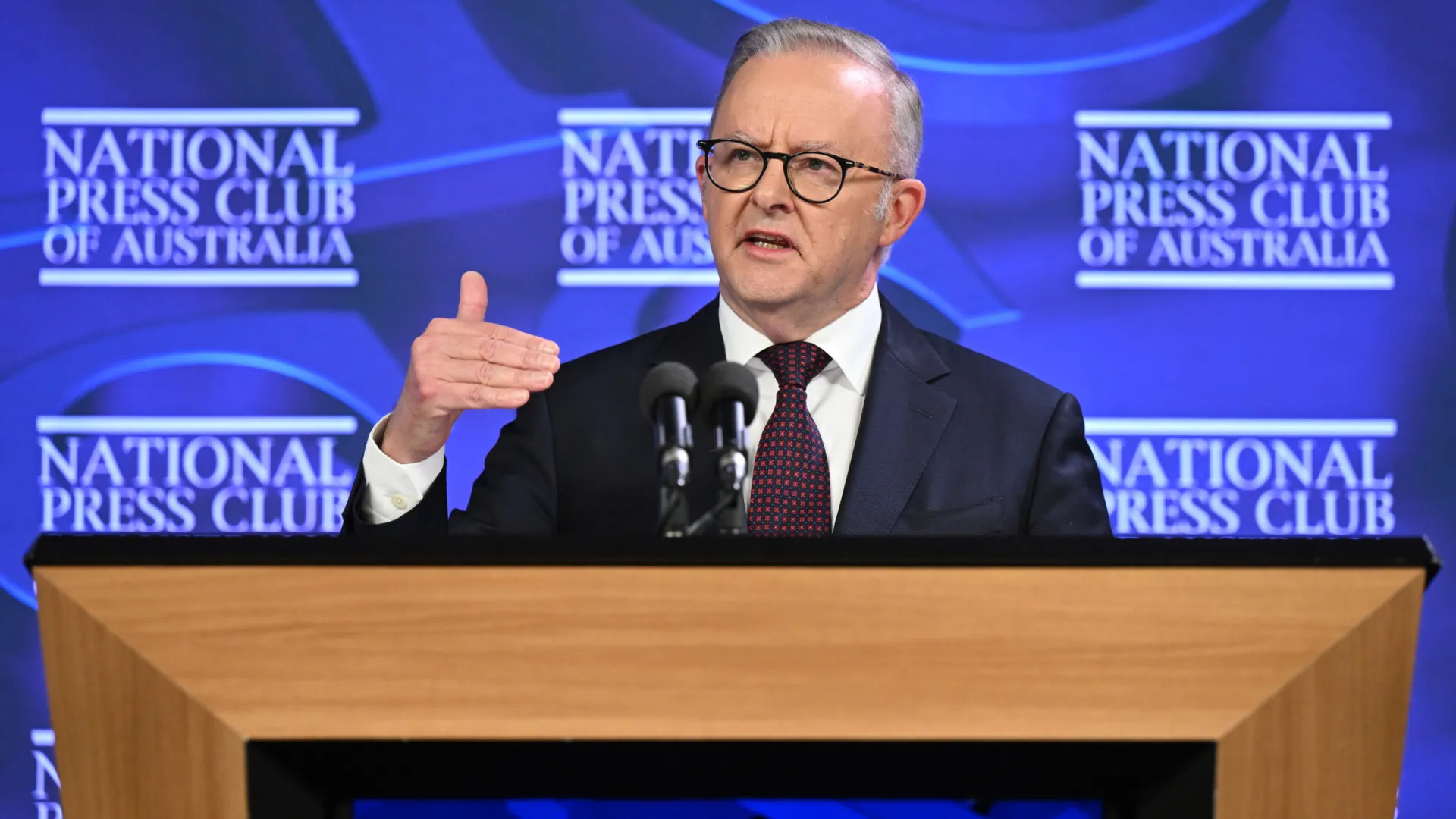 
                    Austrália apela ao fim da guerra no Irão após discurso de líder dos EUA
                