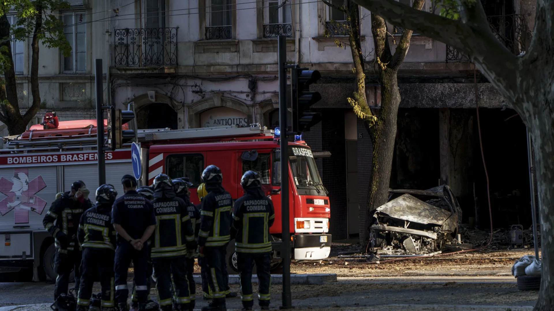 
                    Dois mortos e dois feridos após despiste de carro no centro de Coimbra
                