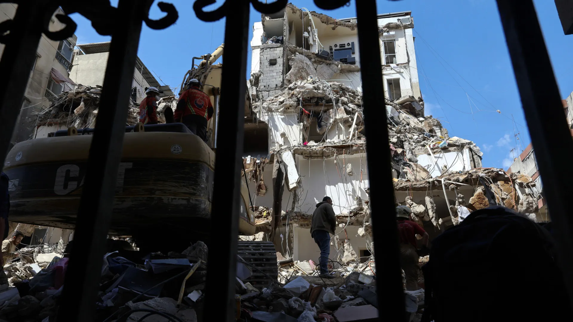 
                    Sobe para 357 número de mortos em ataques israelitas no Líbano
                