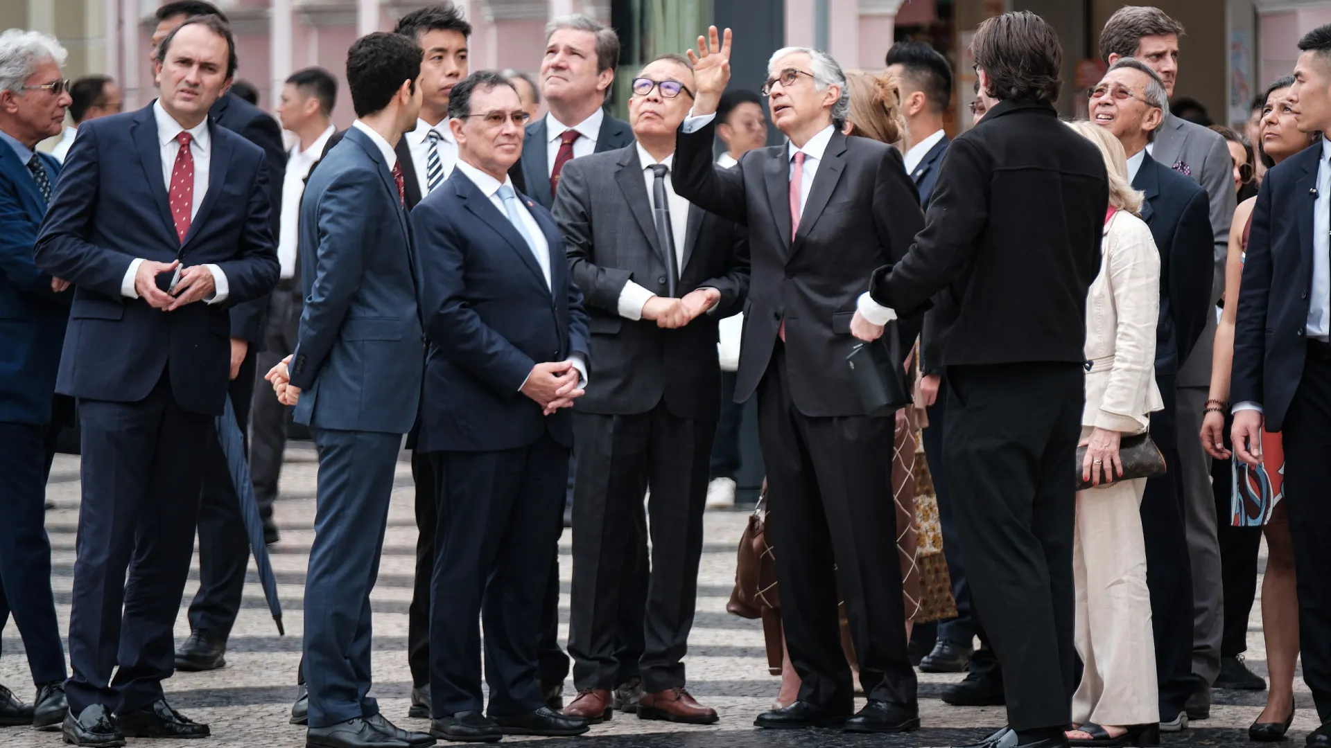 
                    Aguiar-Branco deixa Macau com 