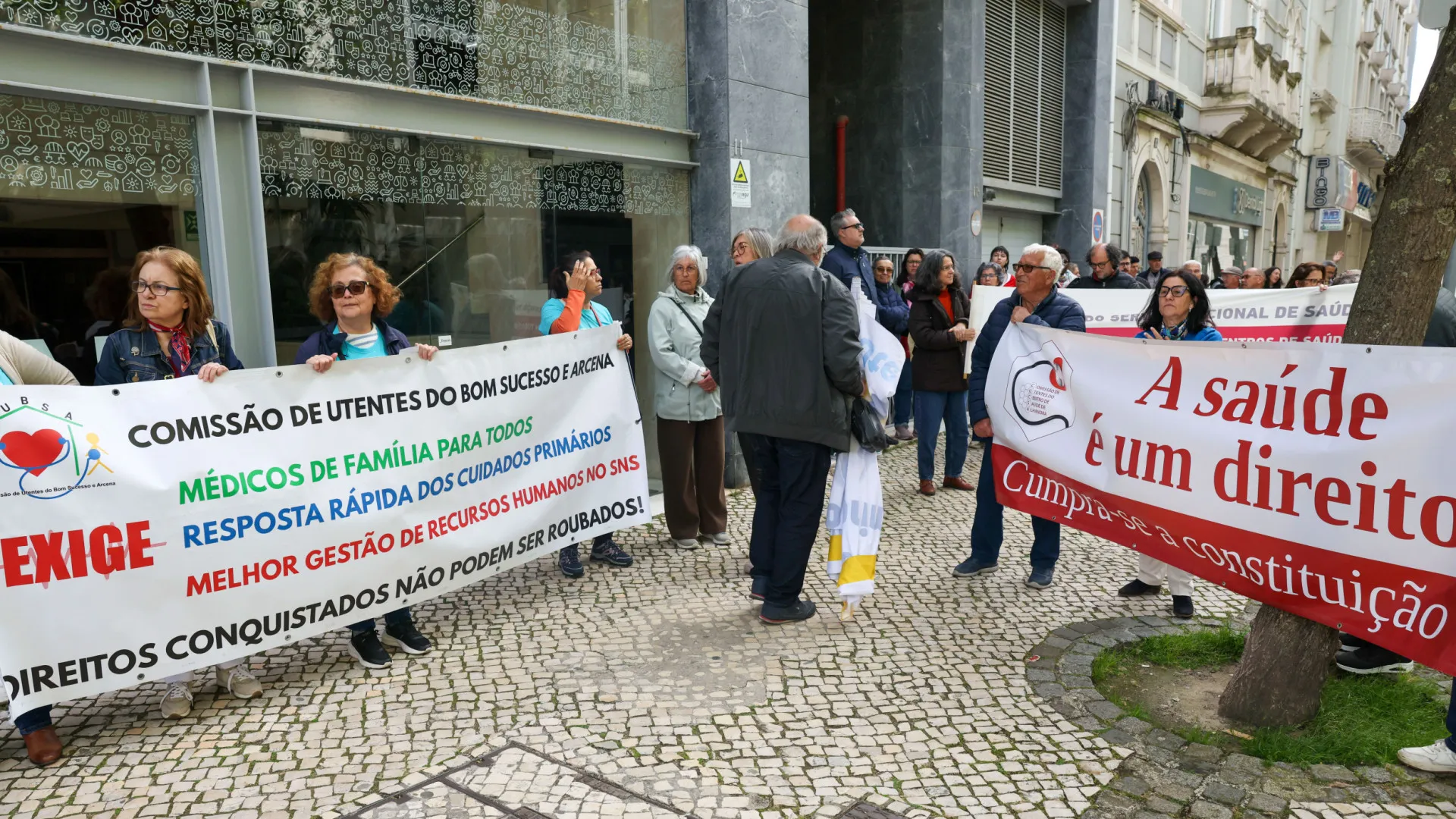 Cinco dezenas manifestaram-se pela continuidade das urgências de obstetrícia