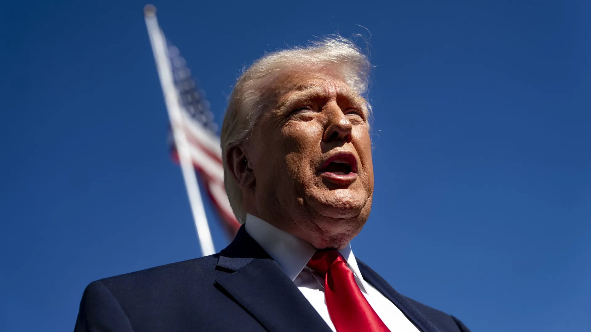 Trump ameaça impor tarifas de 50% à China caso dê apoio militar a Teerão