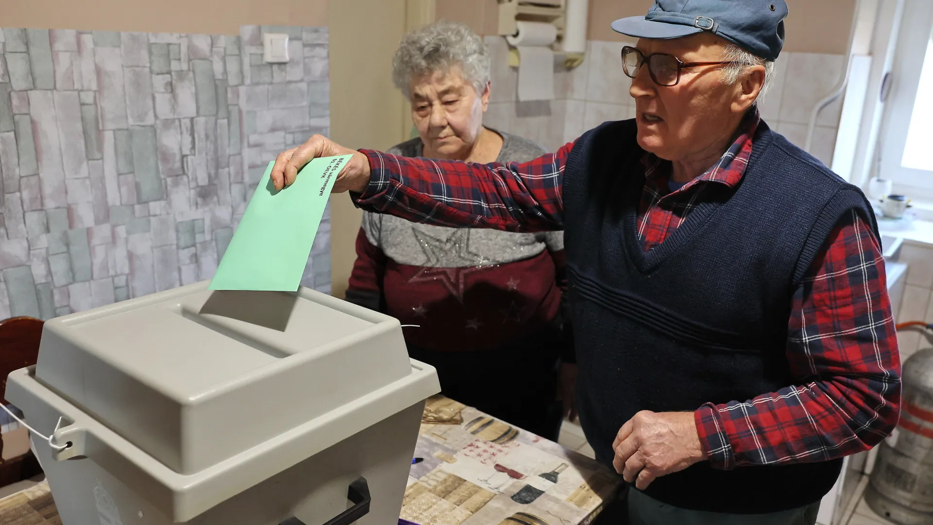 Urnas fecharam na Hungria com participação histórica de mais de 77,8%