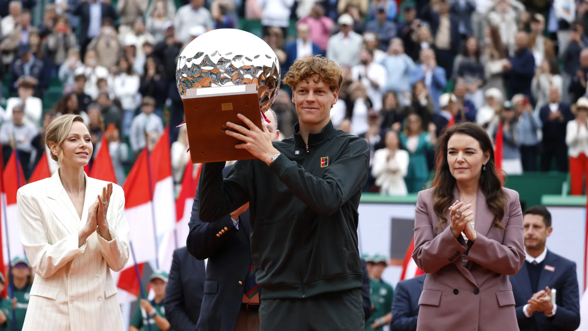 Sinner bate Alcaraz, vence em Monte Carlo e alcança liderança do ranking