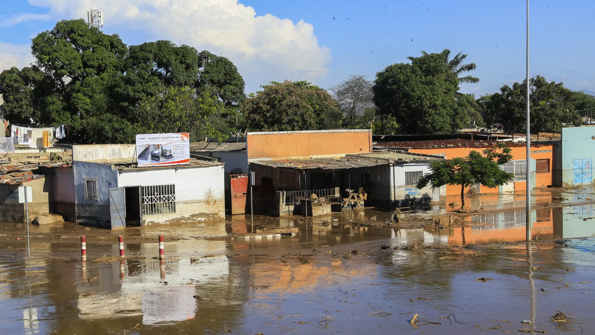 
                    Angola: Linha do Lobito devastada após cenário de destruição
                