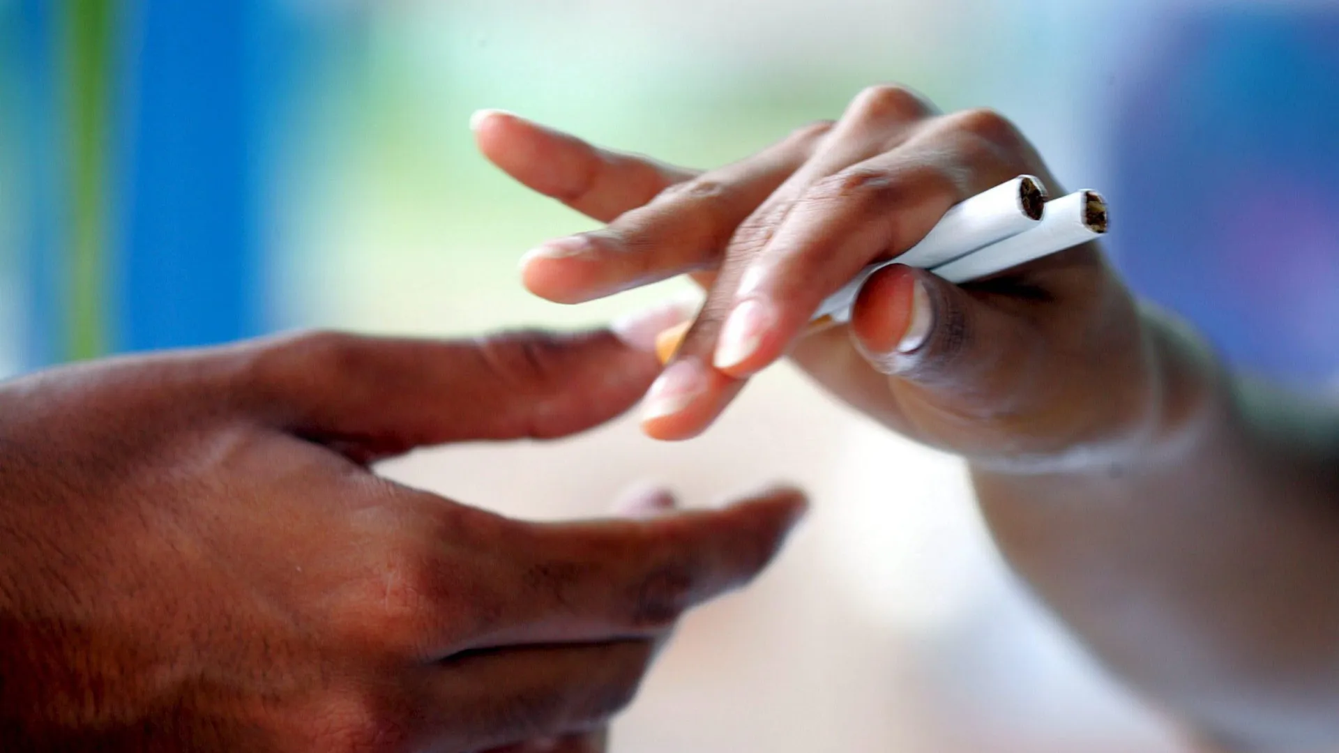 
                    Portugal critica lei britânica que proíbe tabaco a nascidos após 2009
                