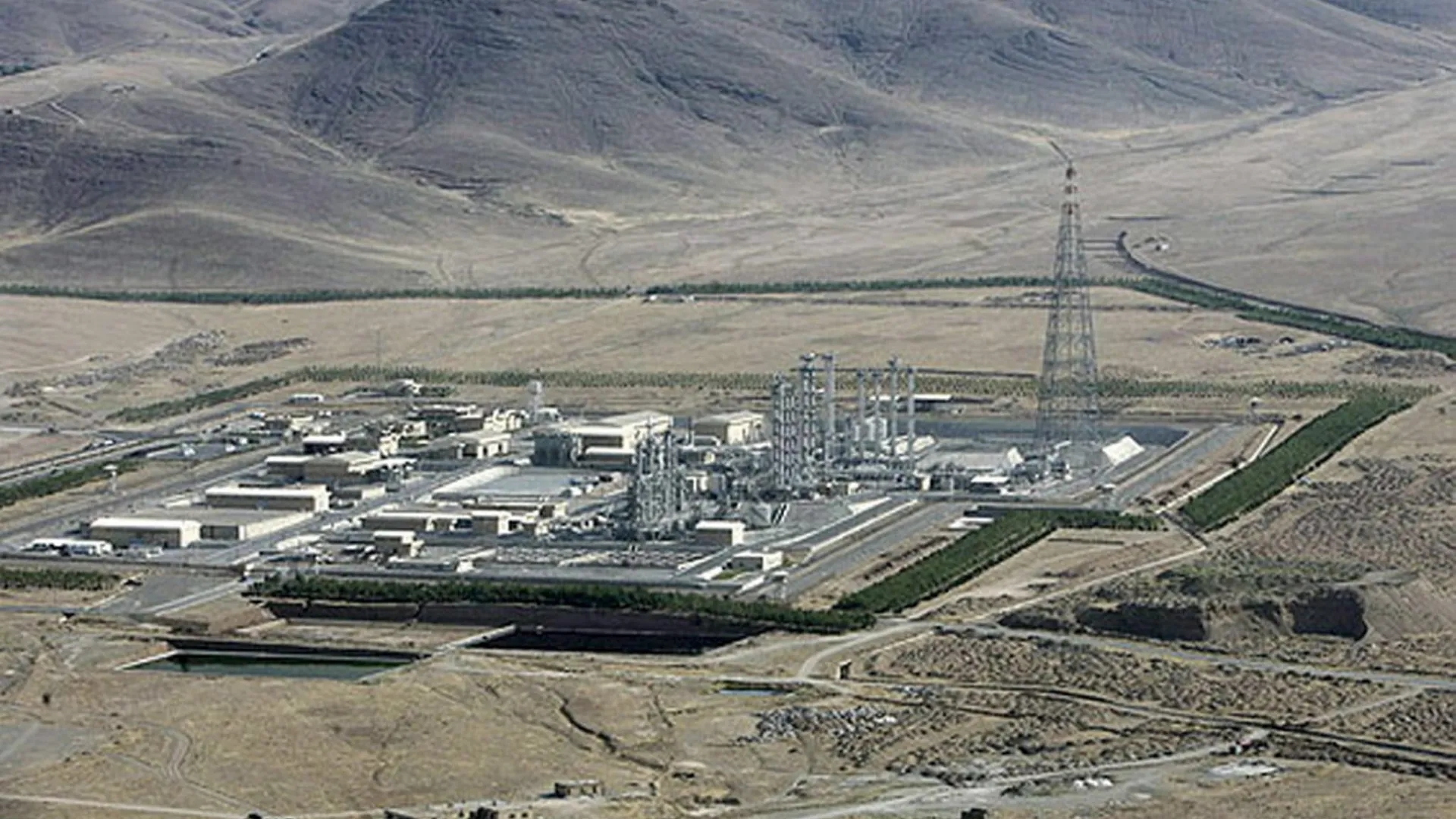 
                    Central nuclear no Irão inoperacional por danos em ataque de Israel e EUA
                