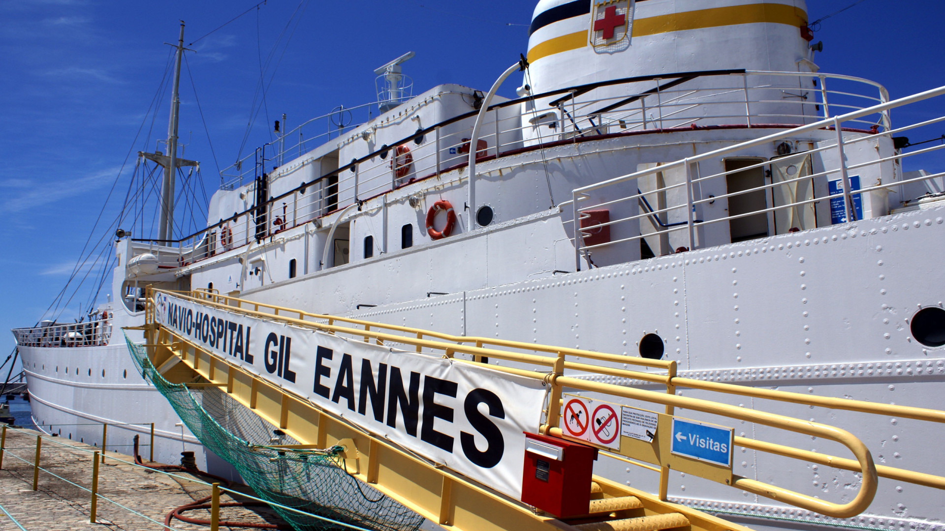 Navio-museu Gil Eannes volta aos estaleiros de Viana para manutenção