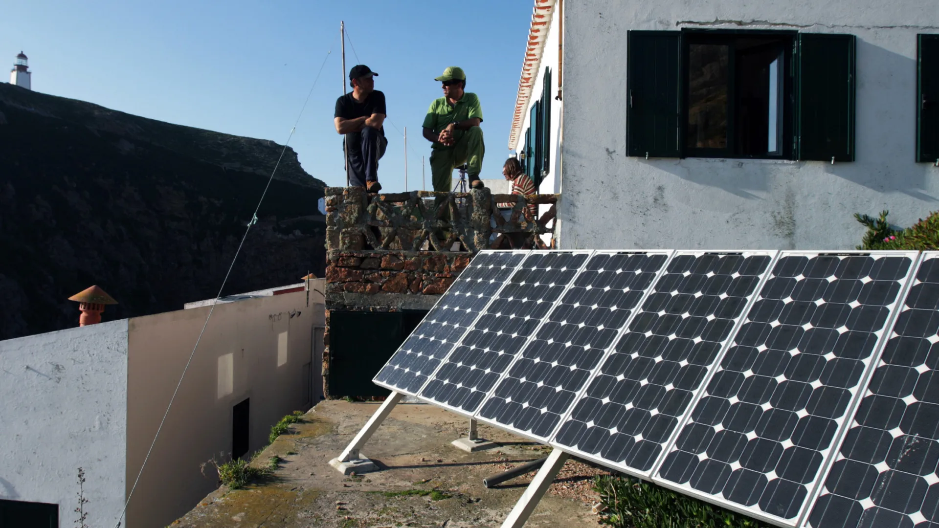 
                    Governo lançará novo apoio à aquisição de painéis solares para famílias
                