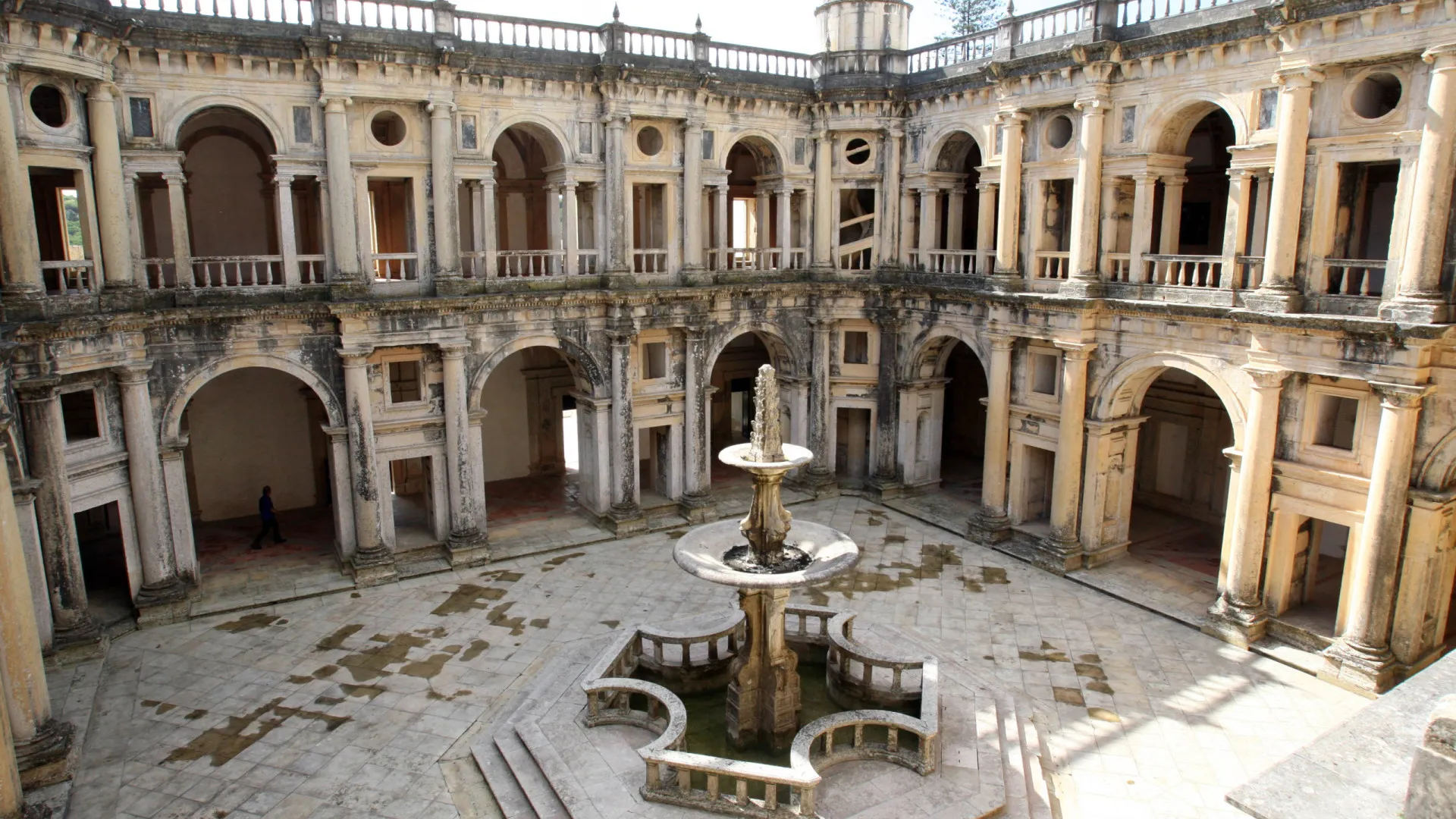 
                    Mais de 120 museus e monumentos com danos causados pelas tempestades
                