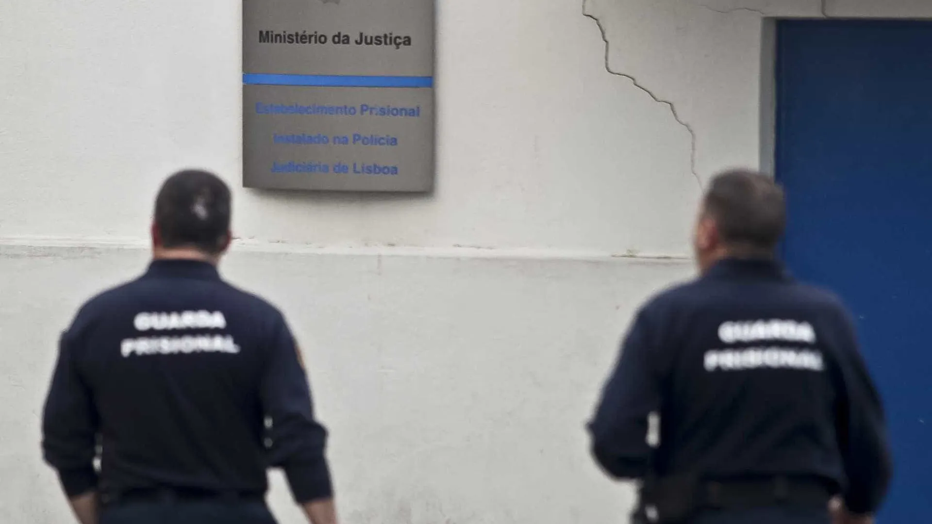 
                    Guardas prisionais chegam a acordo com Governo e abdicam de greve geral
                