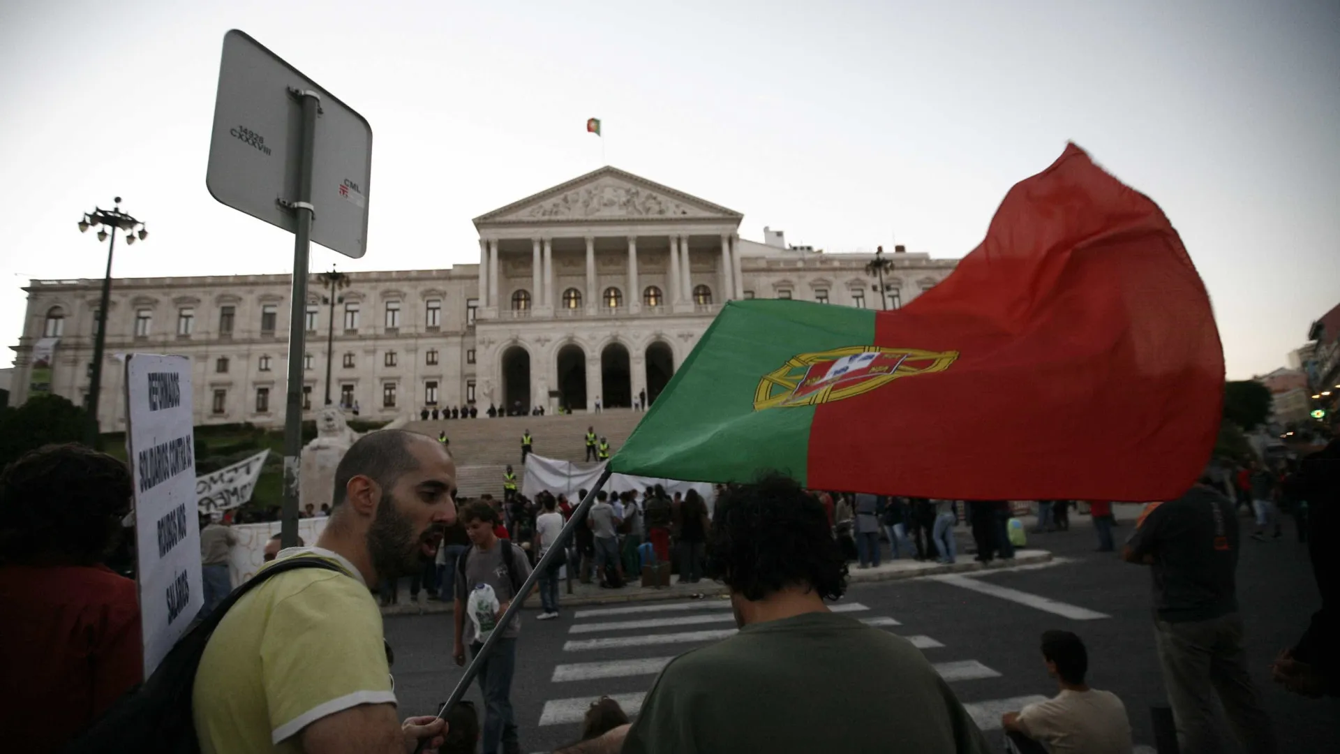 
                    Governo volta a reunir-se hoje com sindicatos da função pública
                
