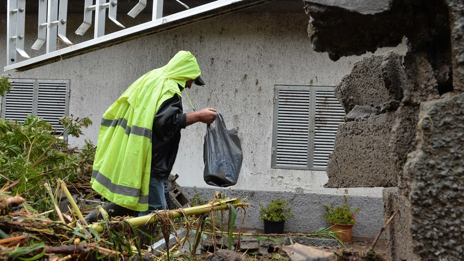 
                    Capitania do Funchal prolonga avisos para o arquipélago da Madeira
                