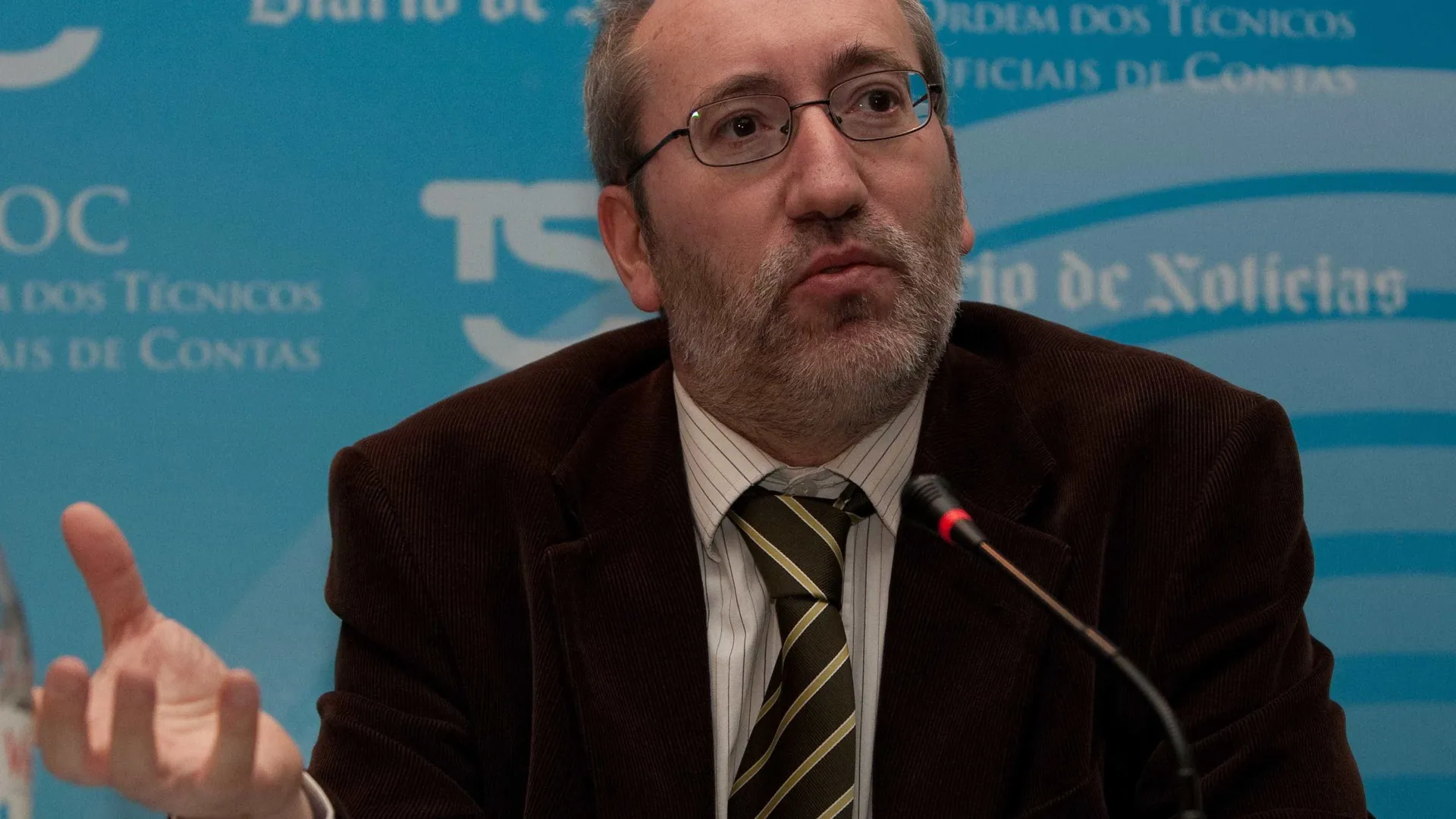 
                    António Filipe considera grave morte de grávida e reação da ministra
                