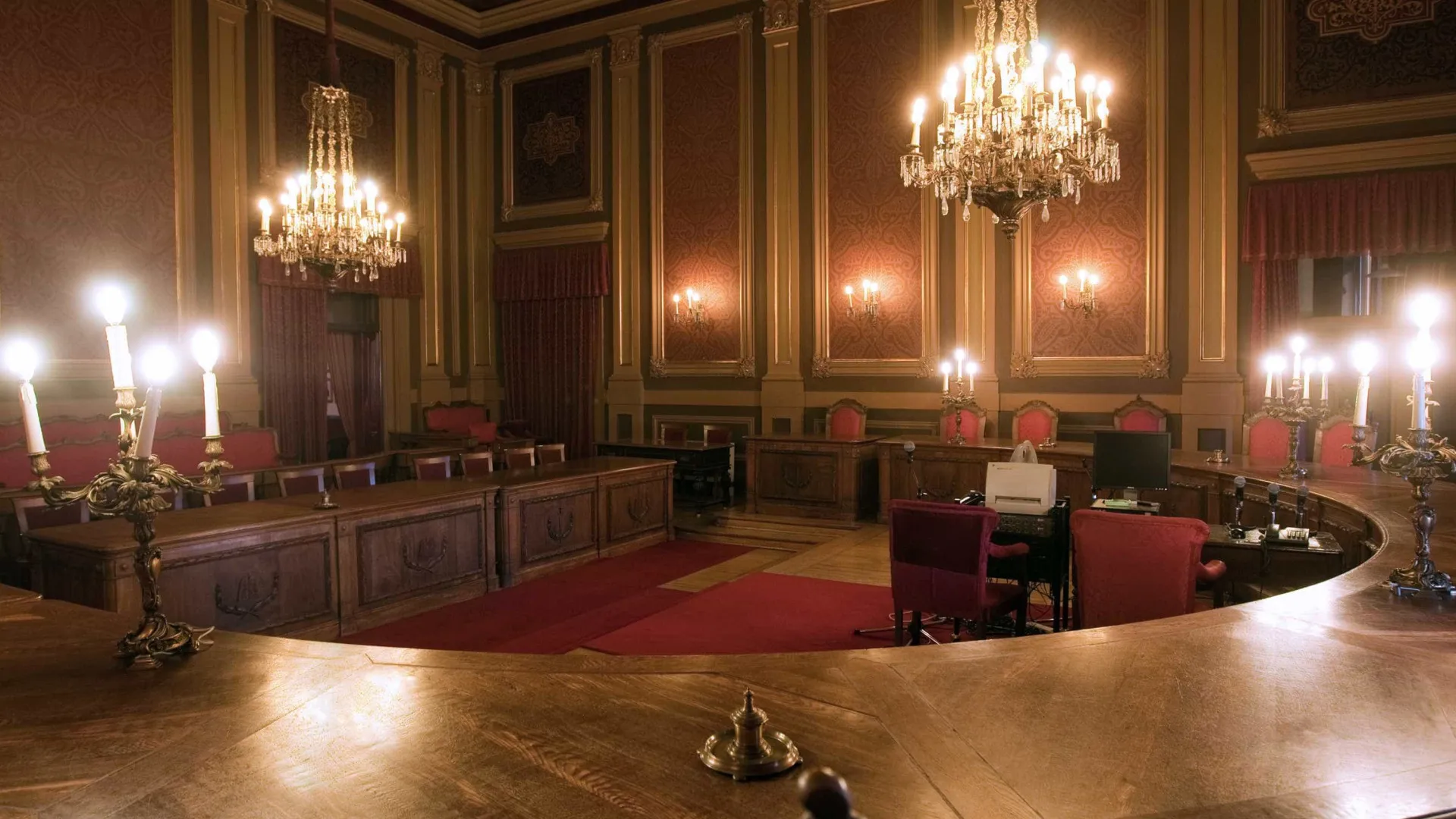 
                    Retirada de filhas à mãe? Confirmada absolvição de assistentes sociais
                