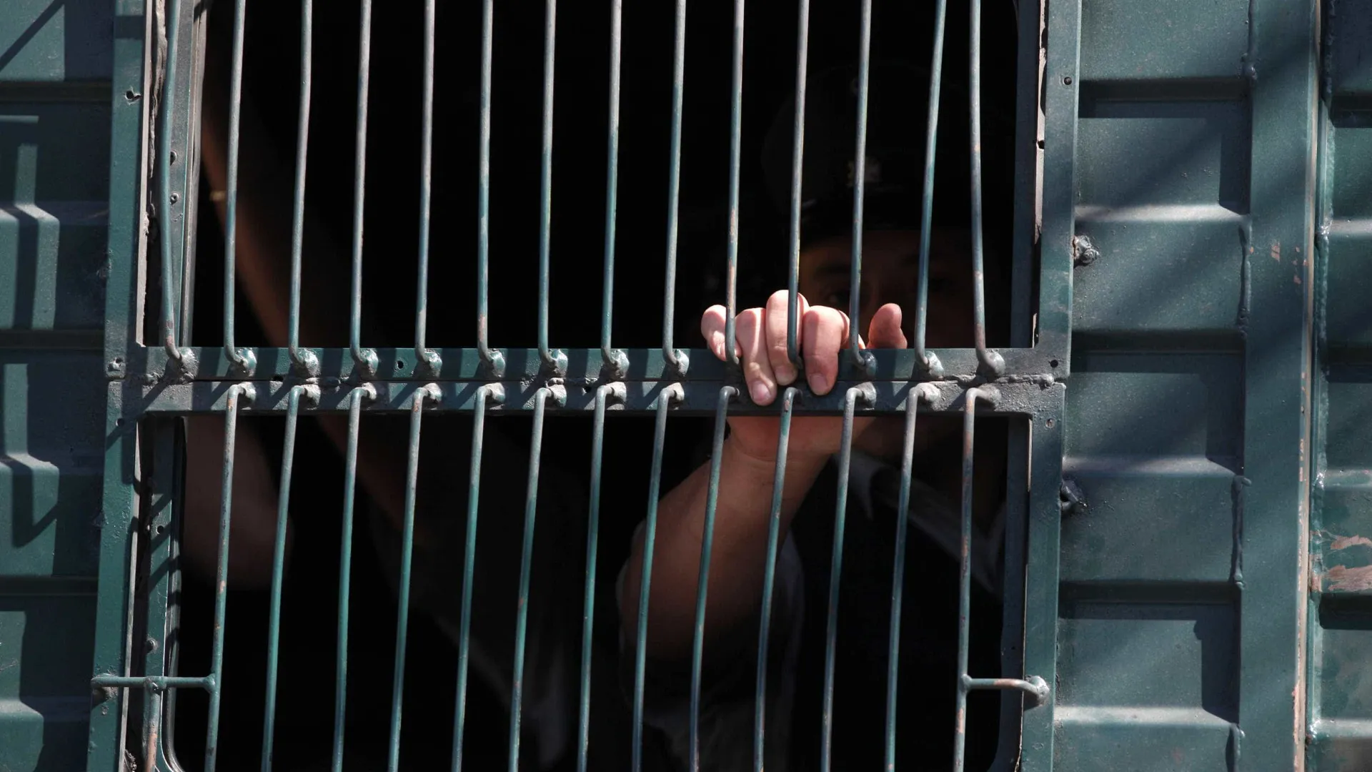 
                    Prisão preventiva para pai suspeito de abusos sexuais em São Pedro do Sul
                