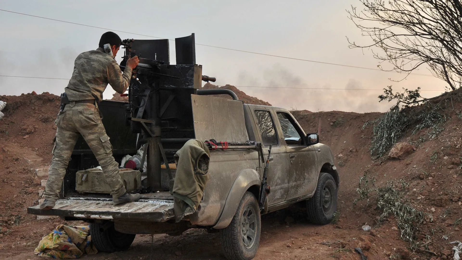 
                    Um morto na Síria após confrontos entre forças curdas e exército
                