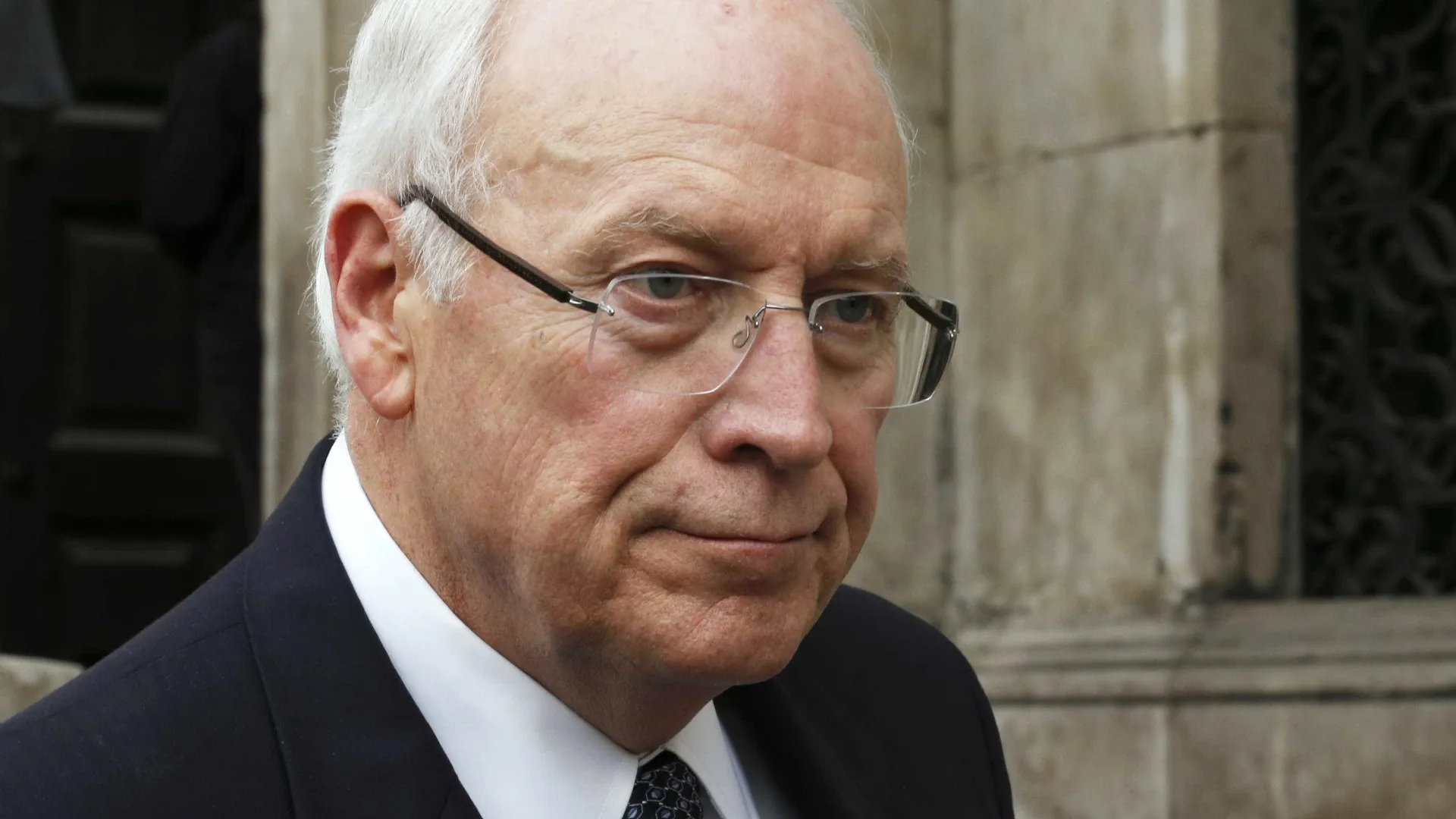 
                    Dick Cheney? Casa Branca com bandeiras a meia haste mas sem declarações
                