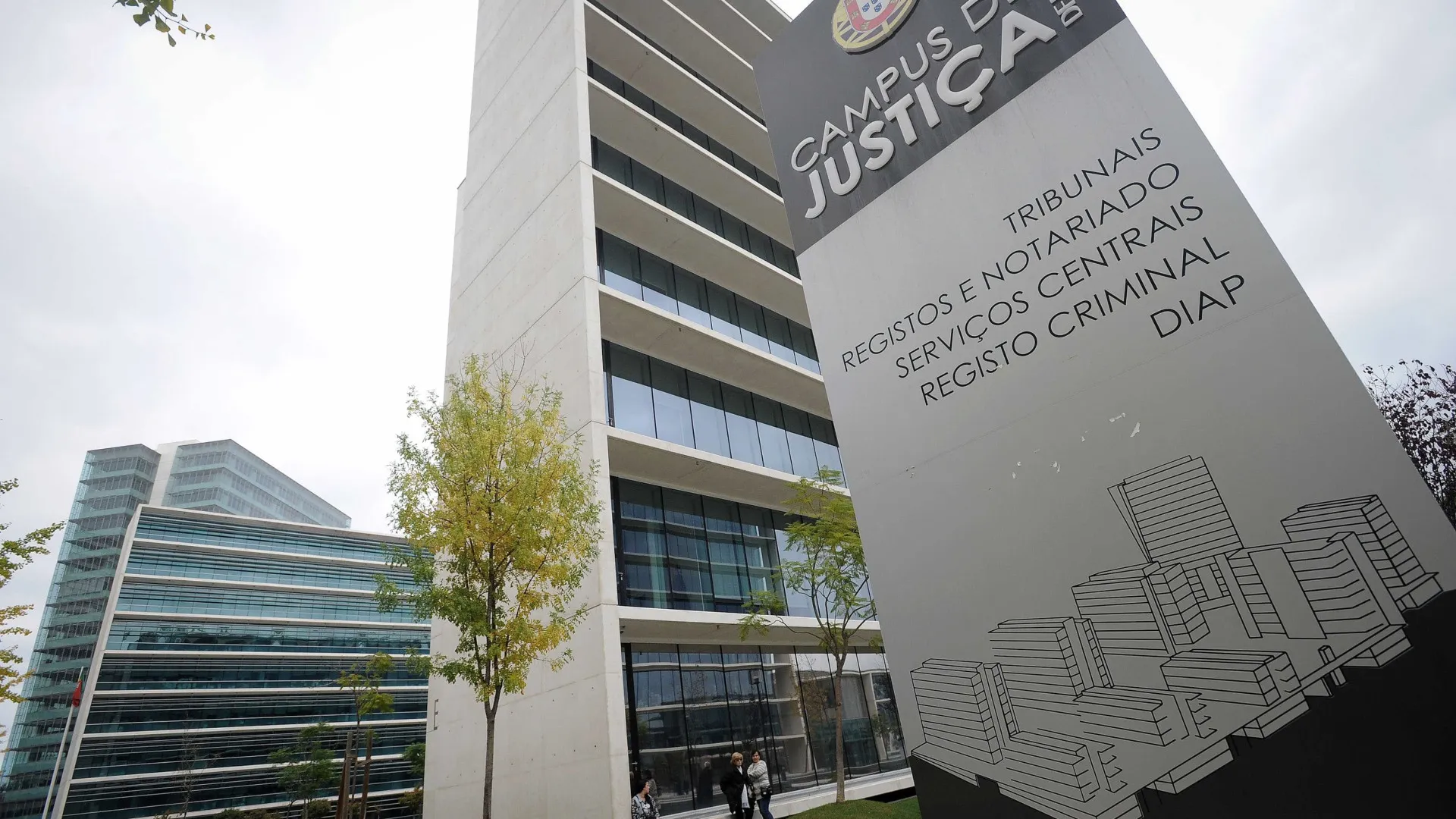 
                    Em liberdade dez dos 17 detidos por exploração de imigrantes no Alentejo
                