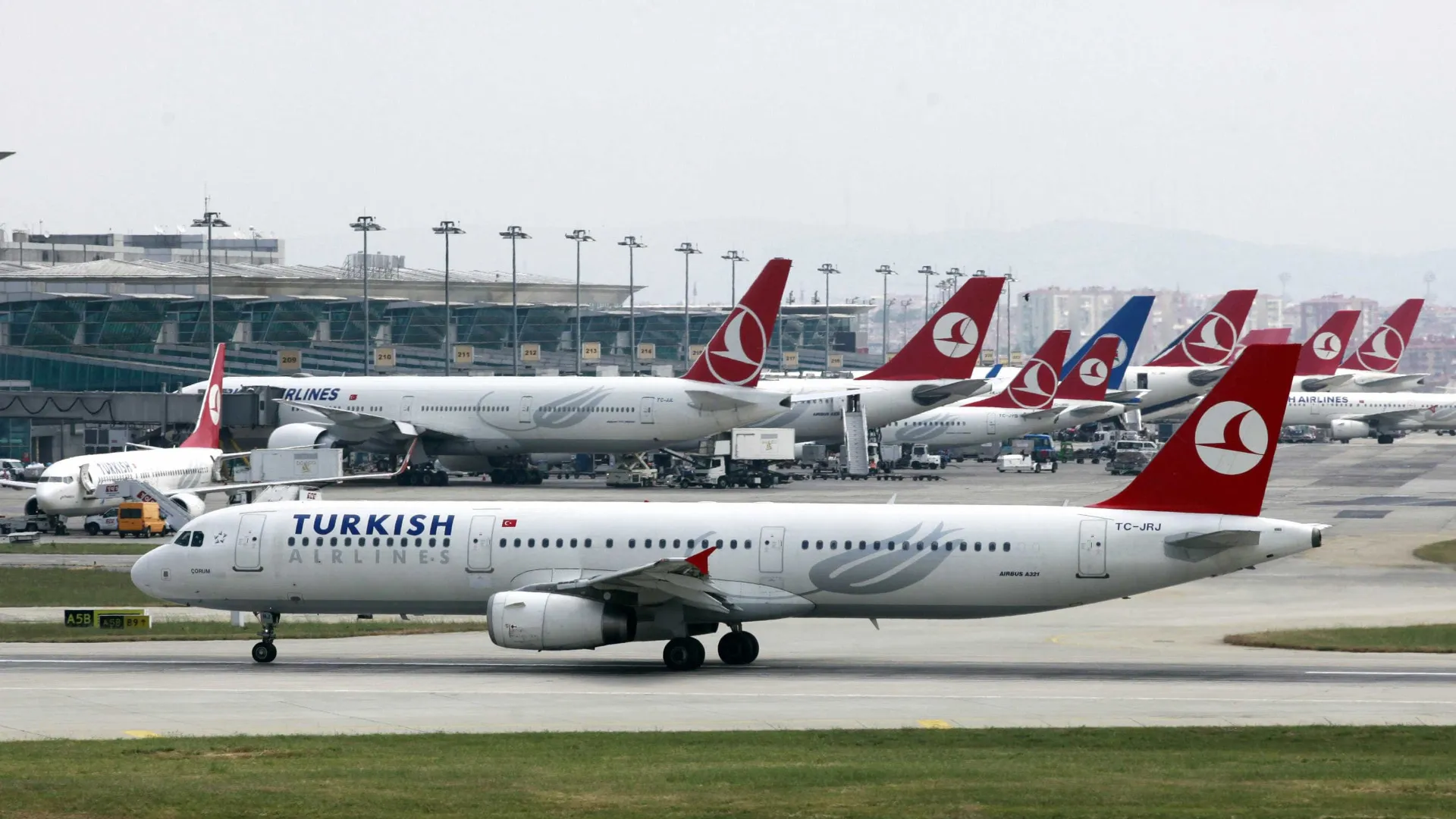
                    Protestos. Turkish Airlines cancela voos para Teerão a partir de Istambul
                